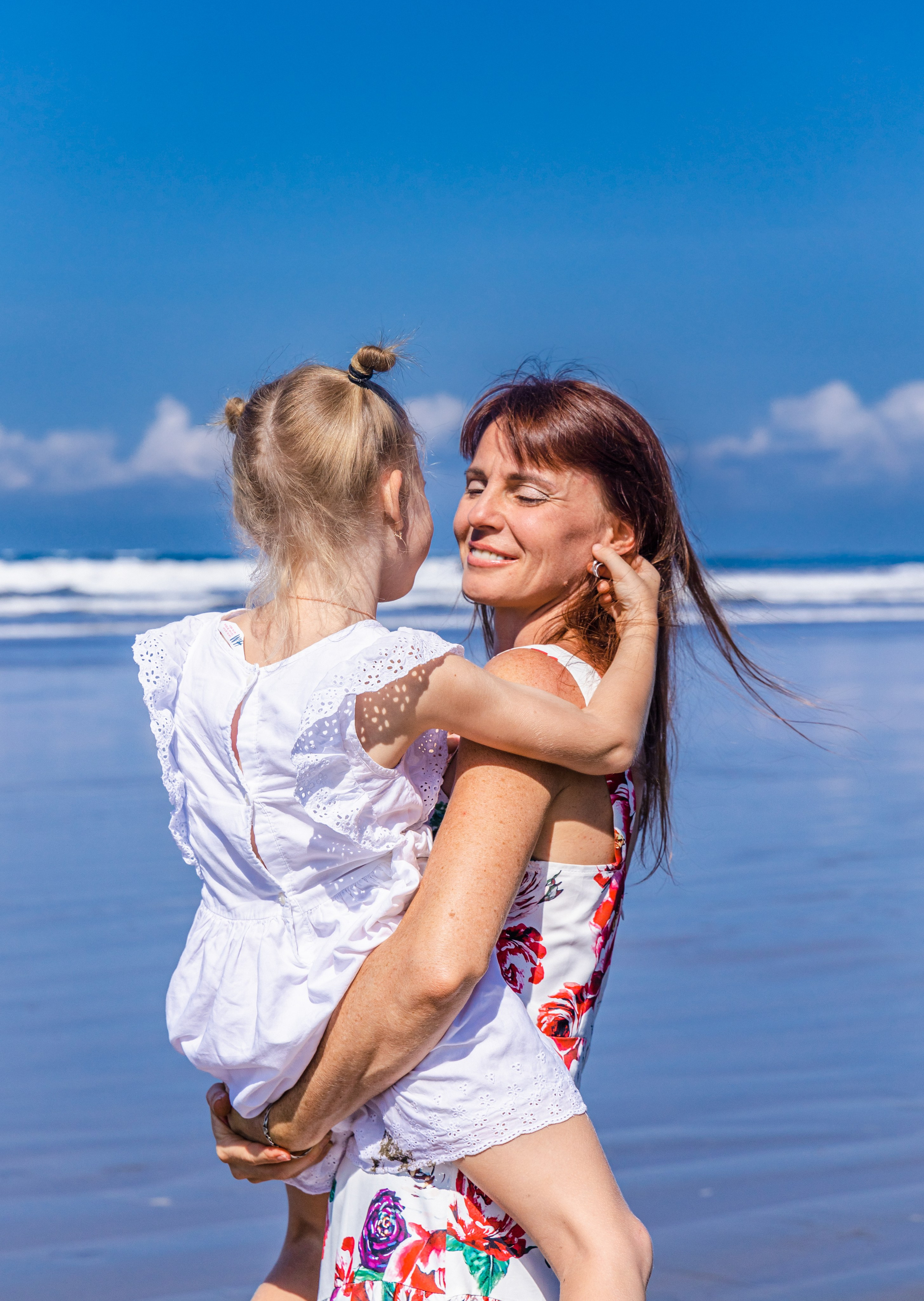 Ocean vibe with Tanya & Katya. Family, portrait, content photo in Costa Rica Evgeniya Besprozvannykh