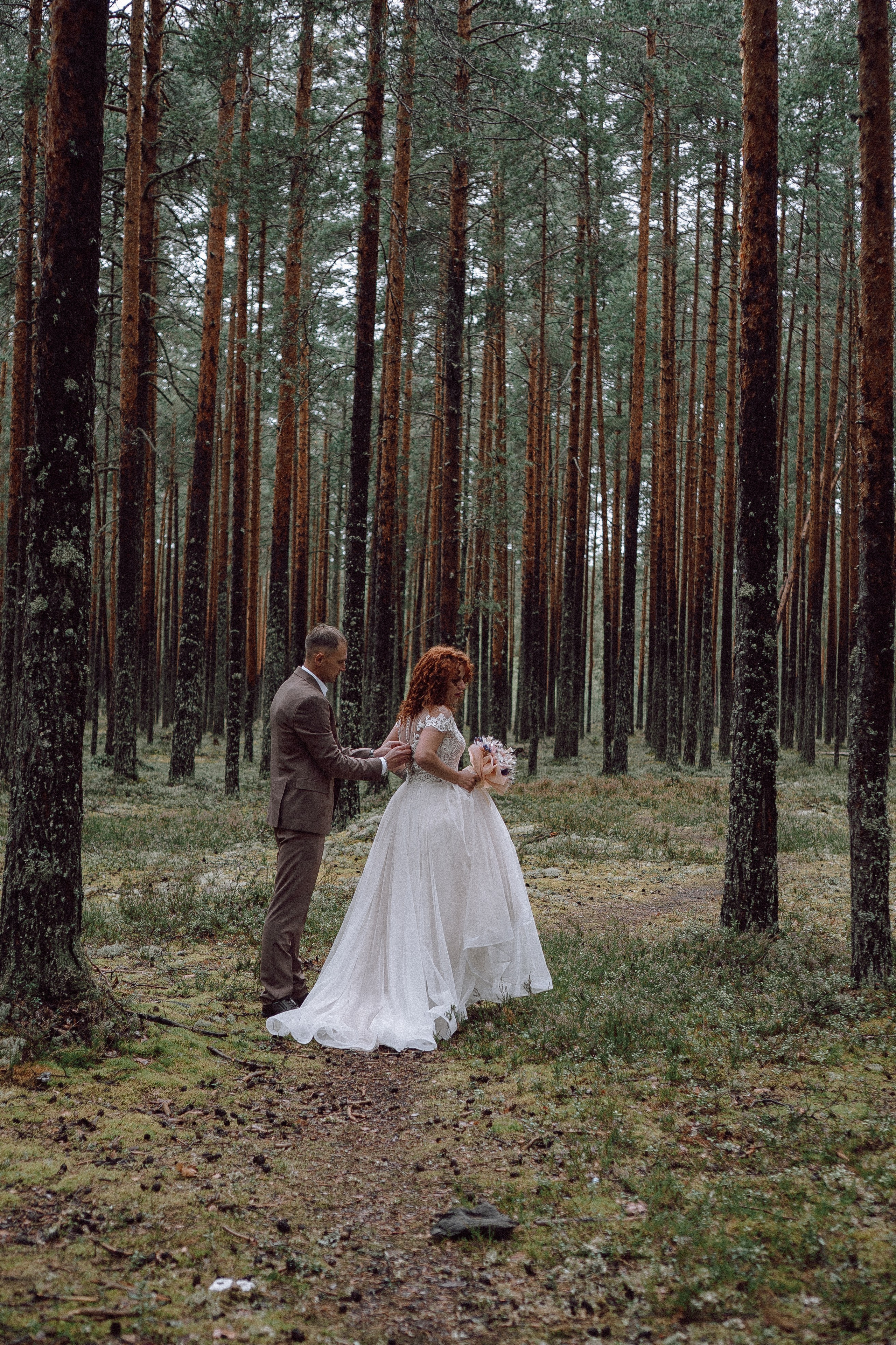 СВАДЕБНАЯ ФОТОСЕССИИЯ ПАРЫ В ГОРОДЕ ПРИОЗЕРСК В СОСНОВОМ ЛЕСУ И С ПИКАПОМ. Профессиональный фотограф, Санкт-Петербург — Виктория Богомолова
