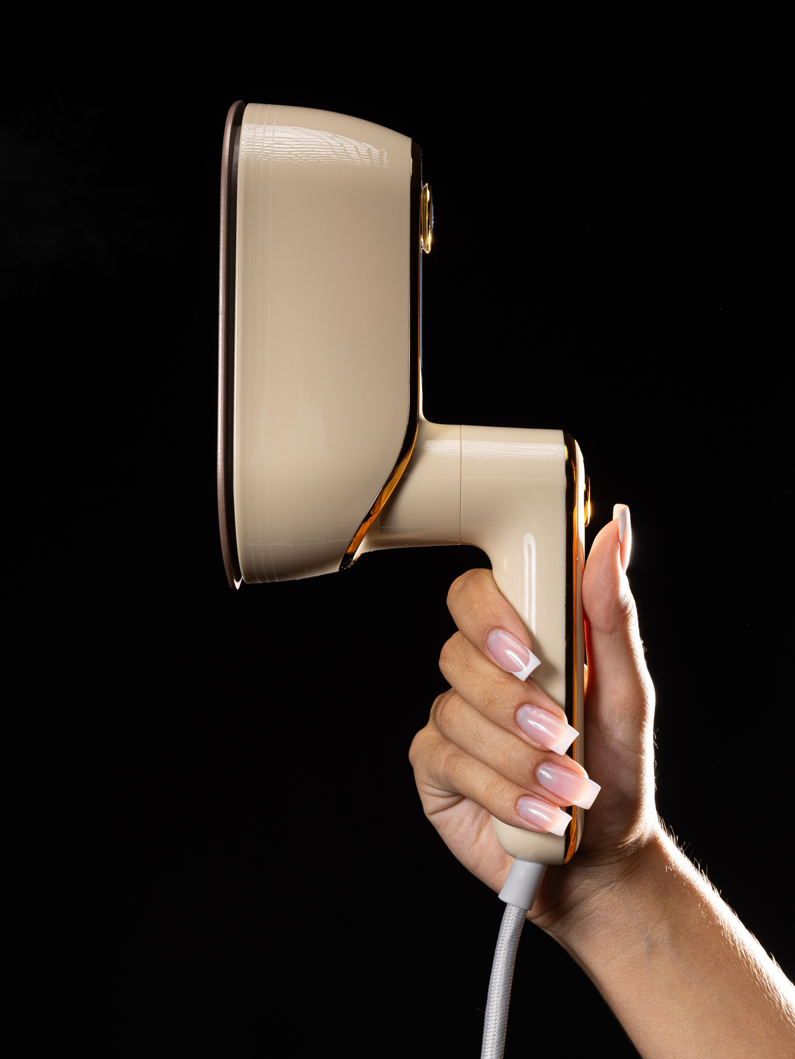 Предметная съемка мини отпаривателя. Фото для маркетплейсов в самых сочных локациях города Сочи