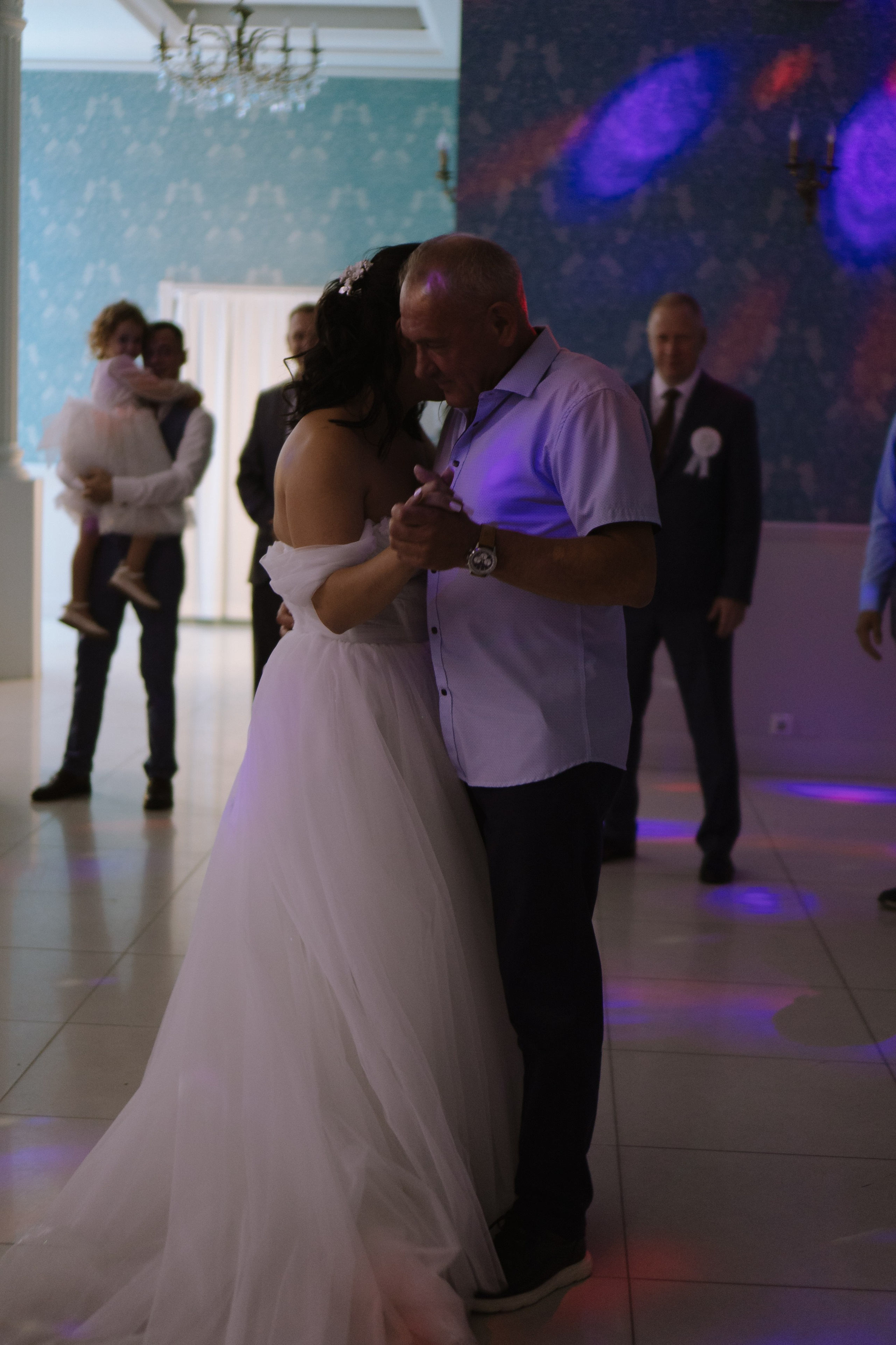 ТАНЕЦ ОТЦА И ДОЧЕРИ НА БАНКЕТЕ (СВАДЕБНАЯ ФОТОСЕСИИЯ БАНКЕТА). Профессиональный фотограф, Санкт-Петербург — Виктория Богомолова
