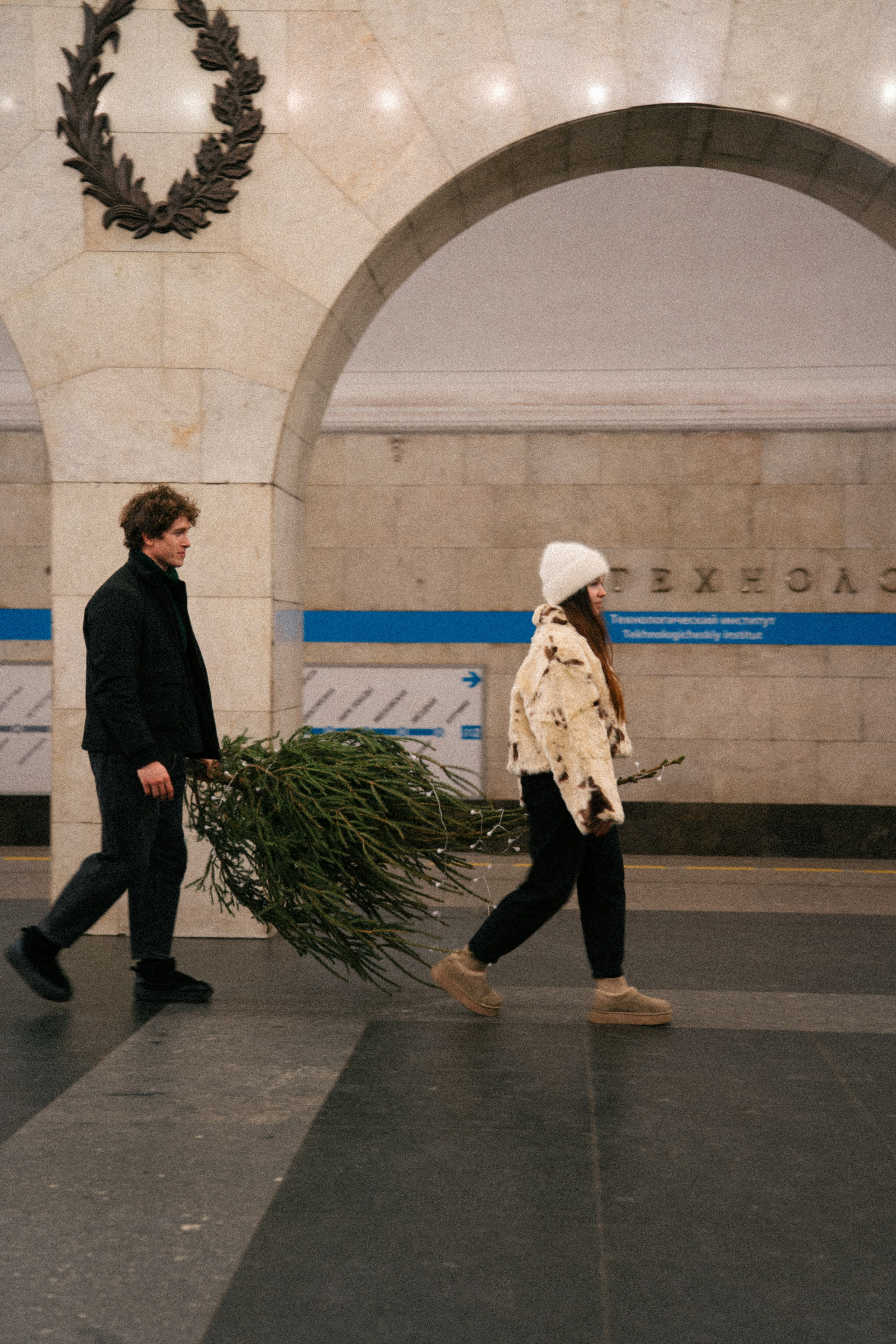 НОВОГОДНЯЯ ПРОГУЛКА ПАРЫ ПО ЧЕРНЫШЕВСКОЙ ПЕРЕД НОВЫМ ГОДОМ. Профессиональный фотограф, Санкт-Петербург — Виктория Богомолова