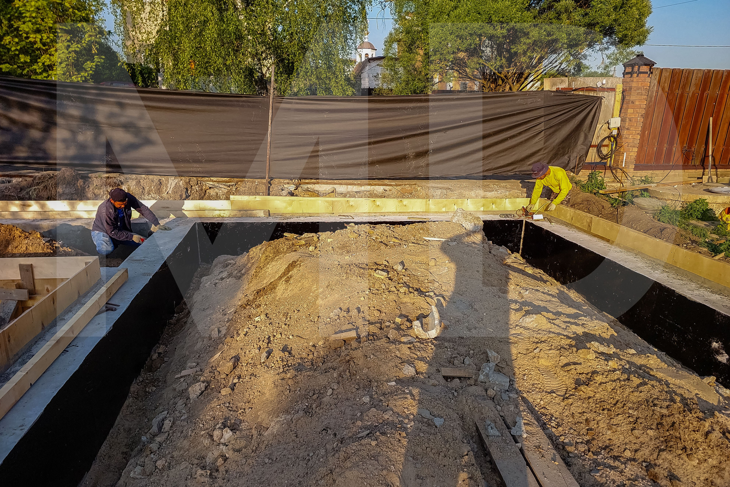 Песчаная подушка и гидроизоляция под фундамент гаража