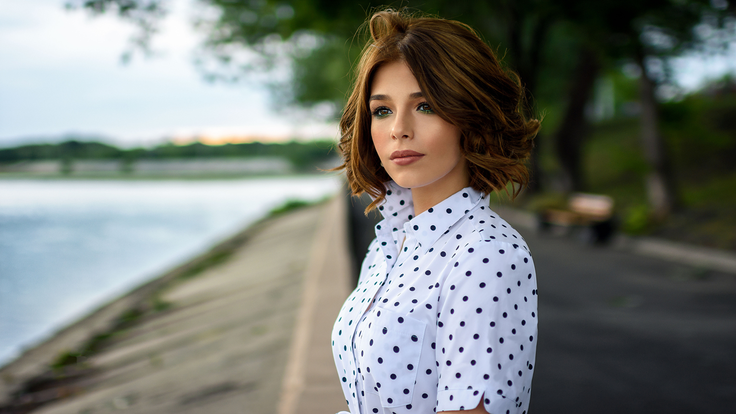 Уличный женский портрет в Тюмени фотограф Павлюк Александр. Фотограф Тюмень Павлюк Александр