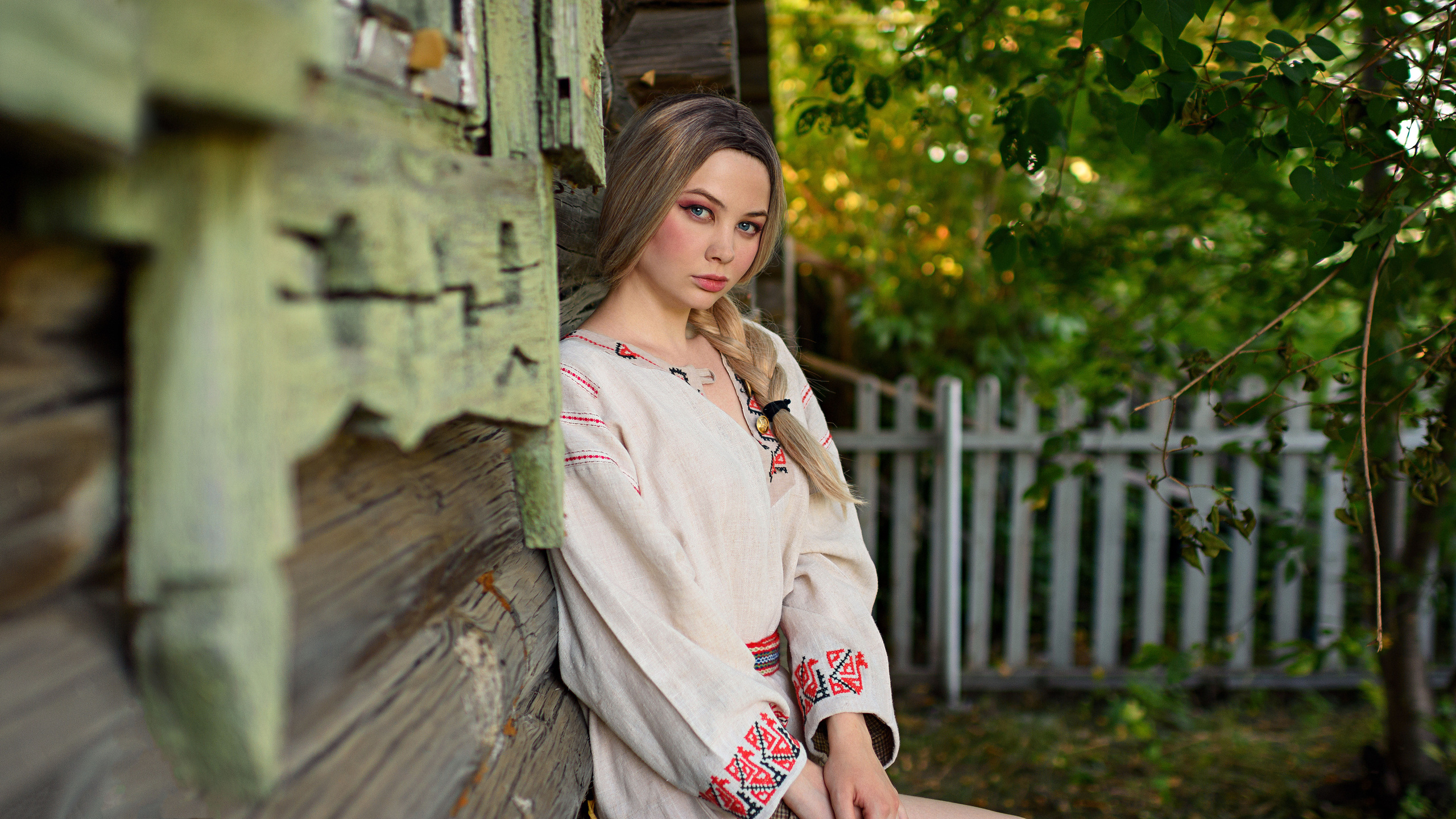 Уличный женский портрет в Тюмени фотограф Павлюк Александр. Фотограф Тюмень Павлюк Александр