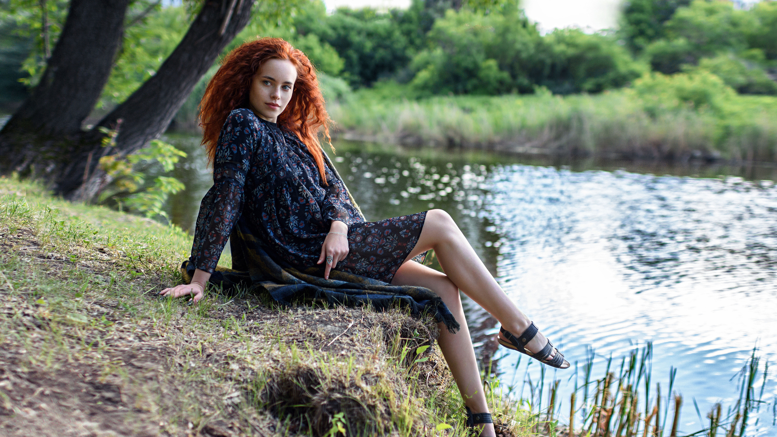 Уличный женский портрет в Тюмени фотограф Павлюк Александр. Фотограф Тюмень Павлюк Александр