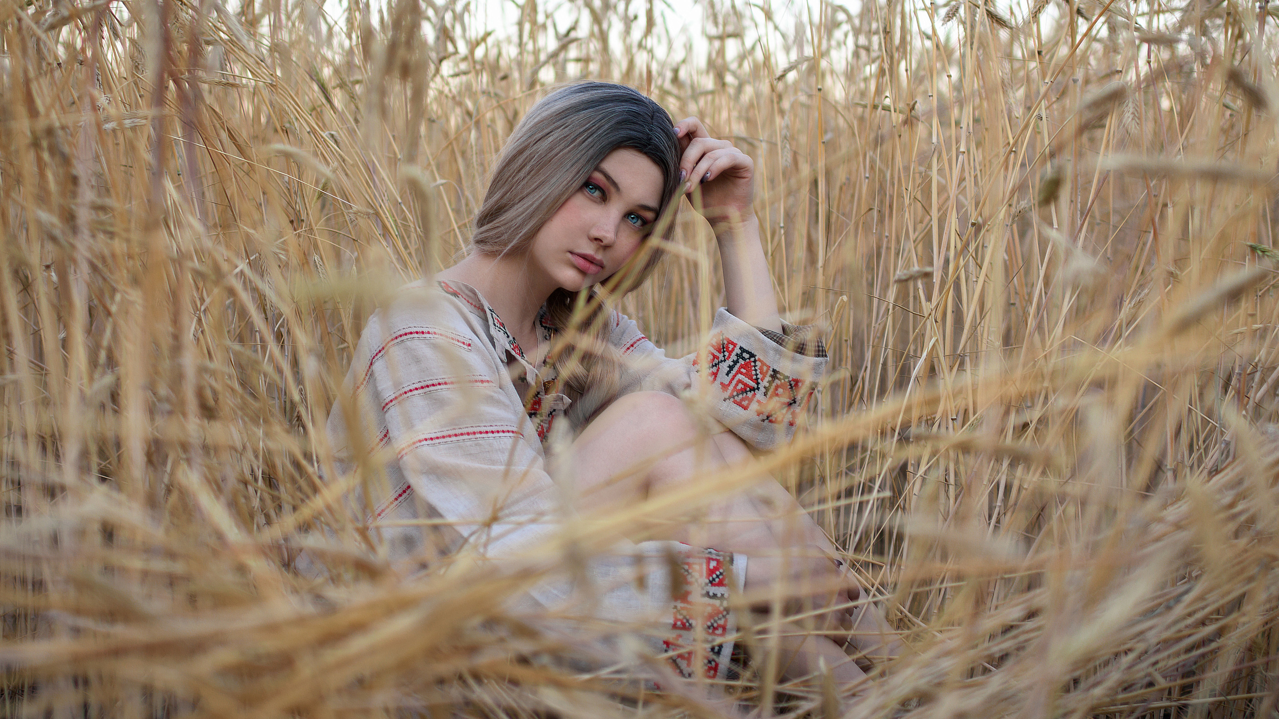 Уличный женский портрет в Тюмени фотограф Павлюк Александр. Фотограф Тюмень Павлюк Александр