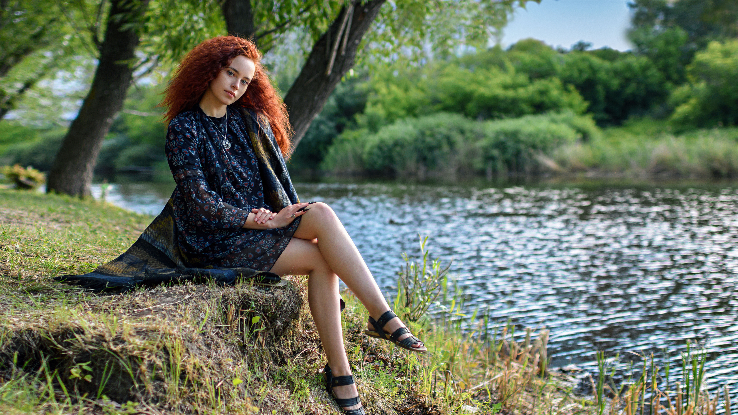 Уличный женский портрет в Тюмени фотограф Павлюк Александр. Фотограф Тюмень Павлюк Александр