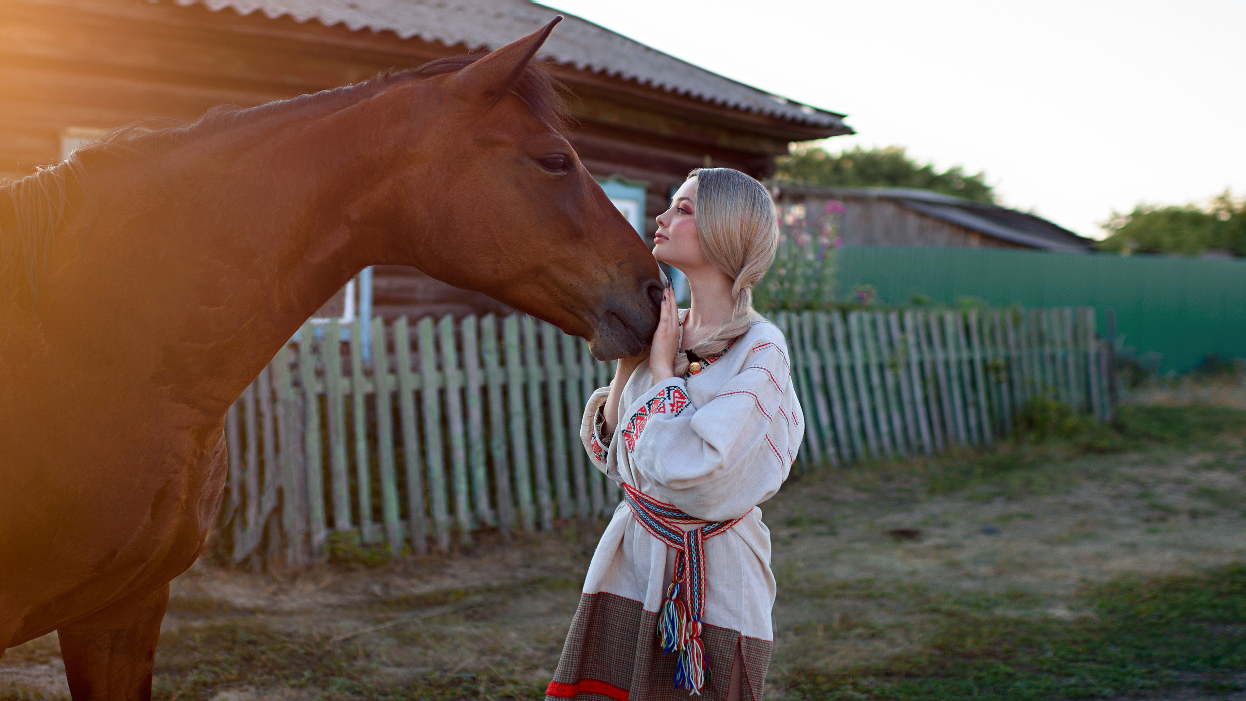 Уличный женский портрет в Тюмени фотограф Павлюк Александр. Фотограф Тюмень Павлюк Александр