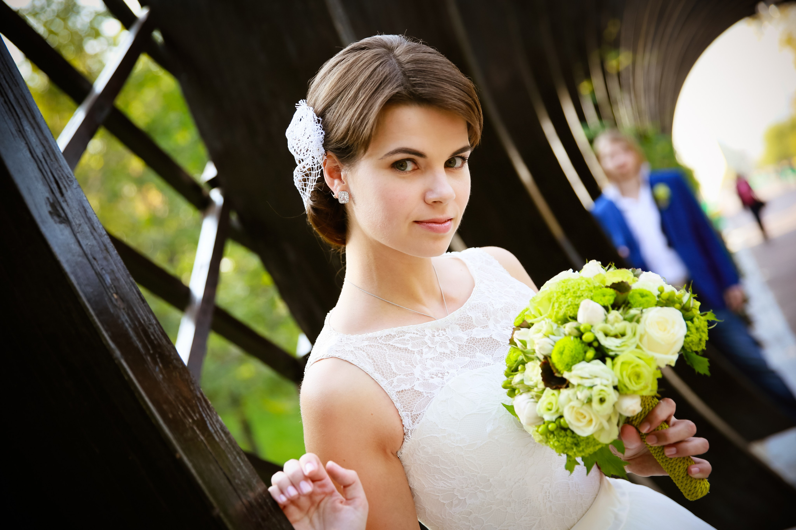 Свадебная фотосессия Елены и Михаила в парке Горького летом. Фотограф в Москве Владимир Осиченко — портреты, мероприятия, репортажи