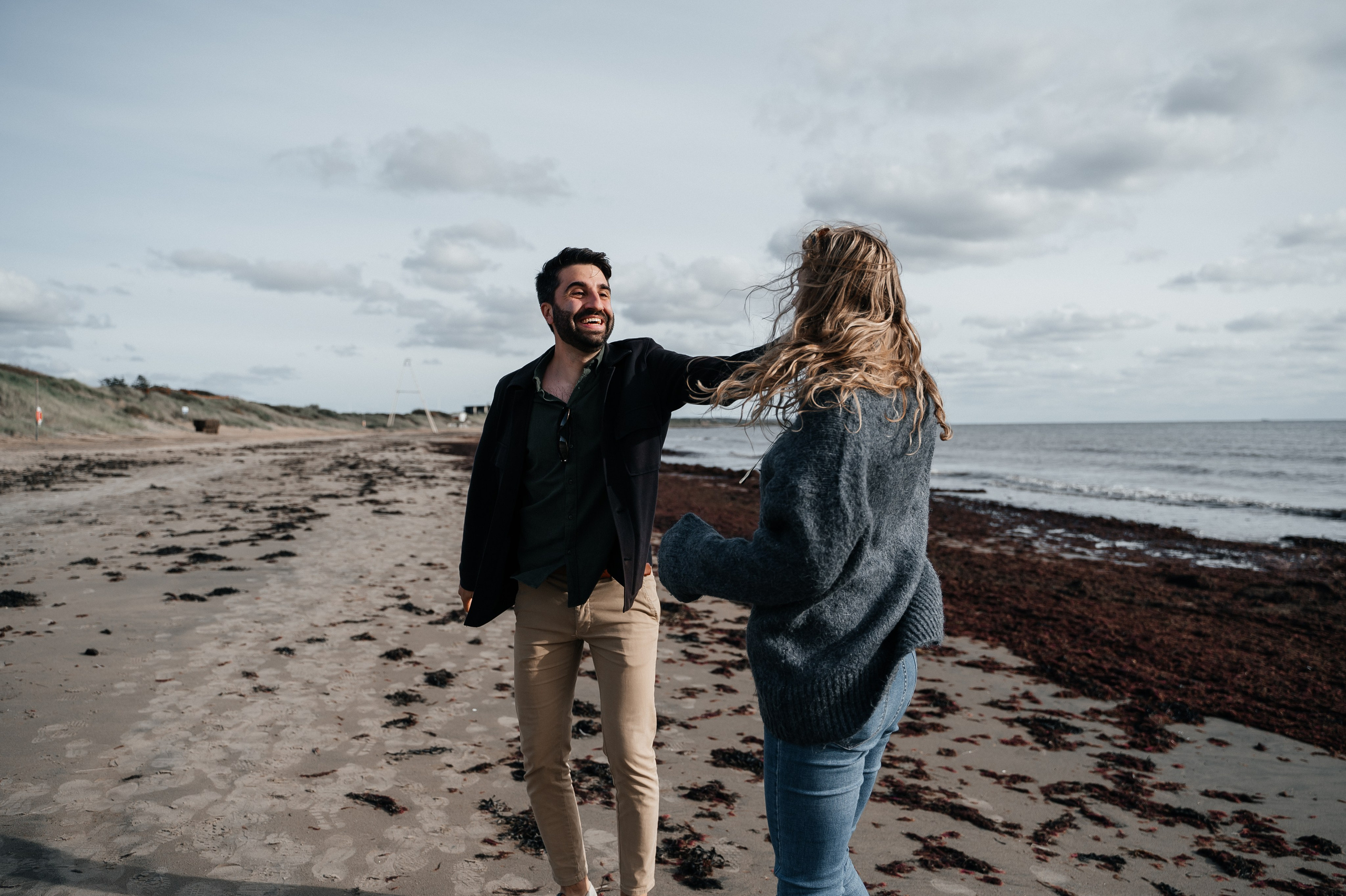 Parfotografering på Skrea strand | Fotograf i Falkenberg. Bröllops- och familjefotograf i Halmstad | Valentina