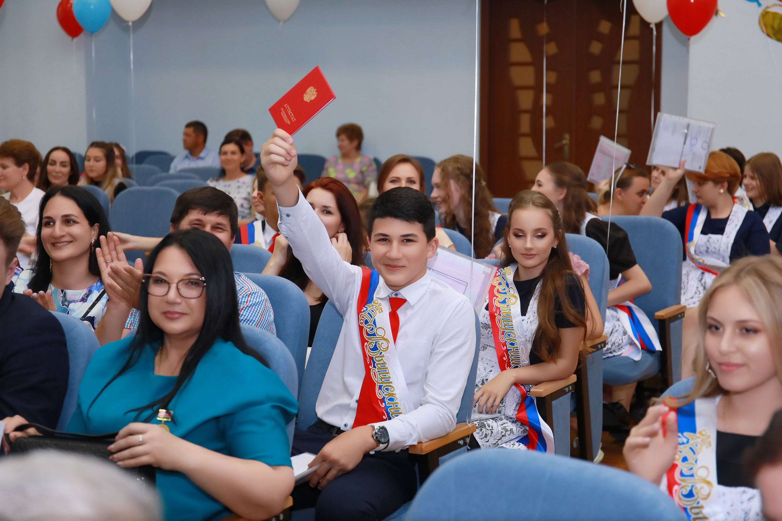 Вручение аттестатов (СОШ 101). Детский семейный фотограф Краснодар