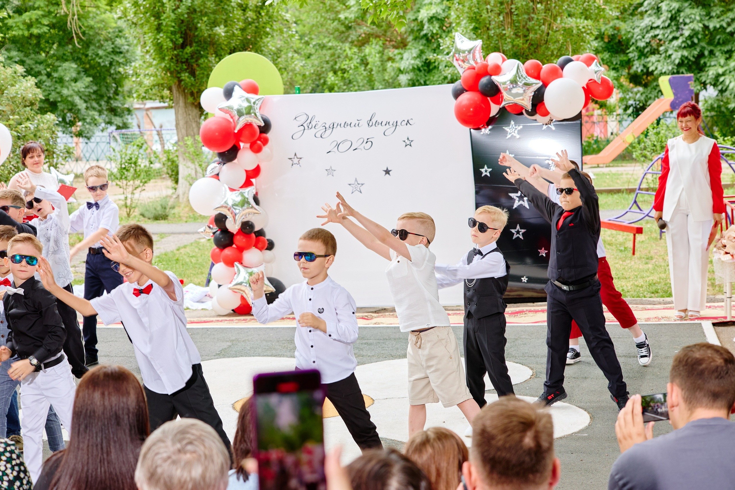 Выпускной 45 сад. Фотограф Выпускные альбомы Таганрог Сергей Коробченко