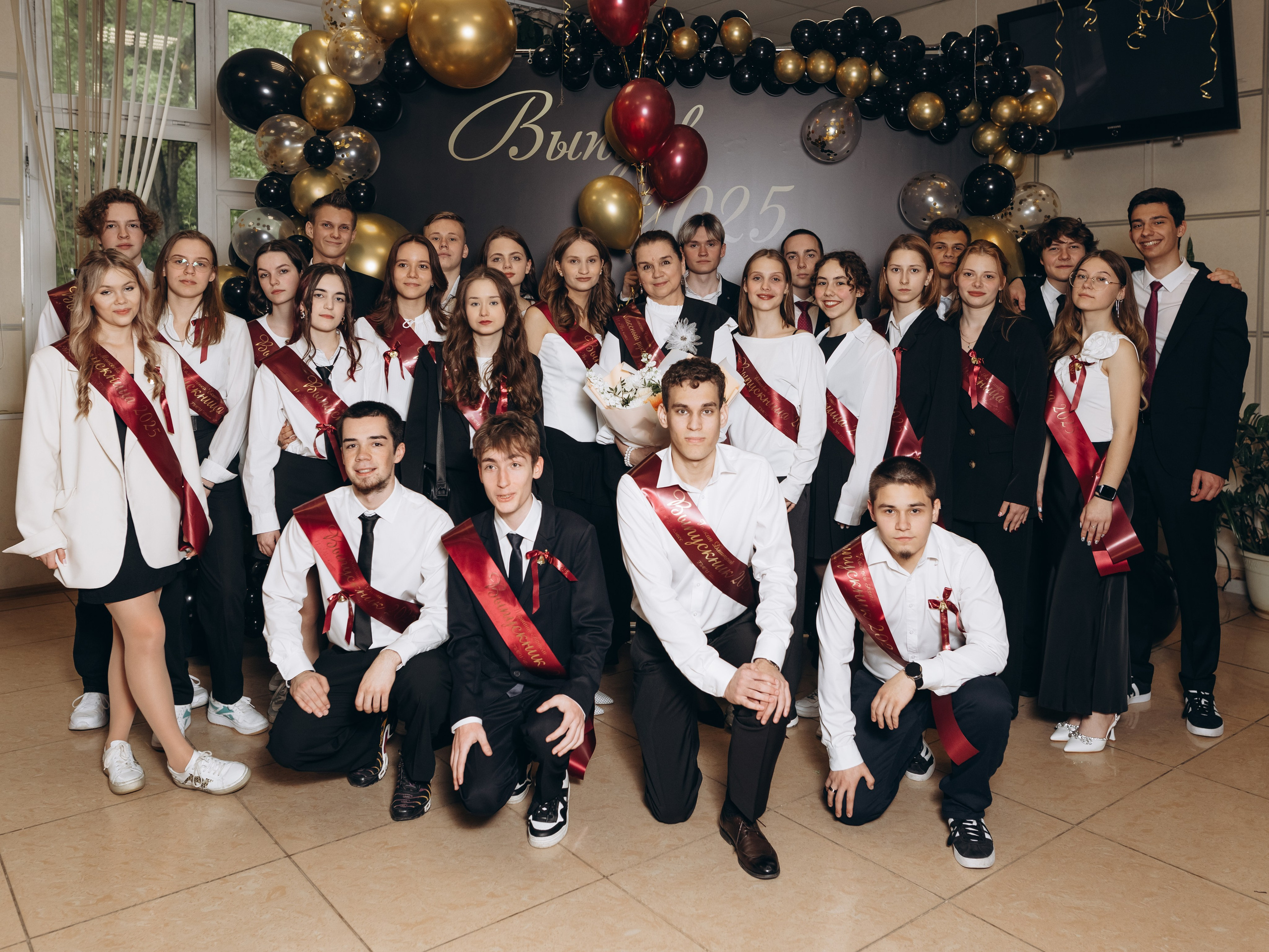 Последний звонок концерт+ фотозона. Фотограф Людмила Оюн