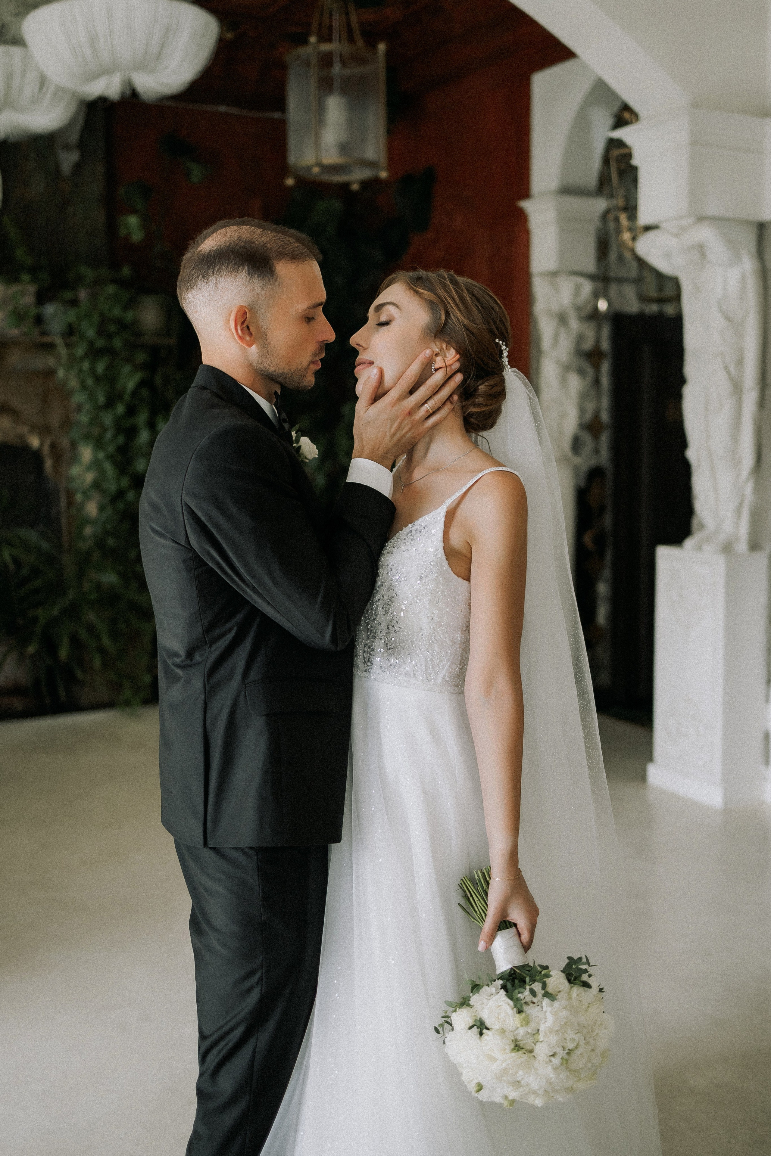 Свадебная прогулка Екатерины и Евгения. Свадебная фотография. Арина Рубах