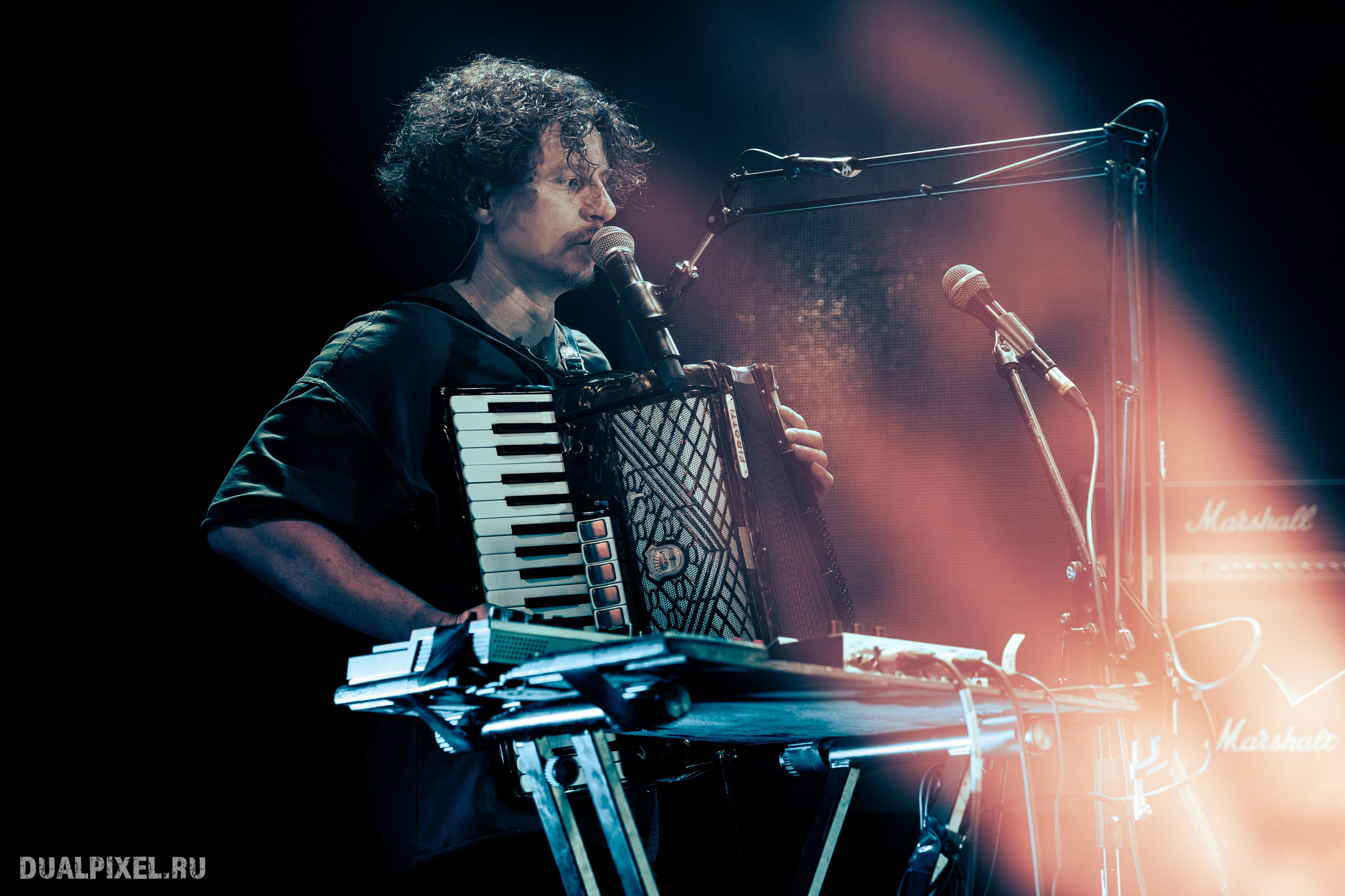 DenDerty концерт в Москве 30.03.2025. Магия музыки в кадре: Концертная Фотография