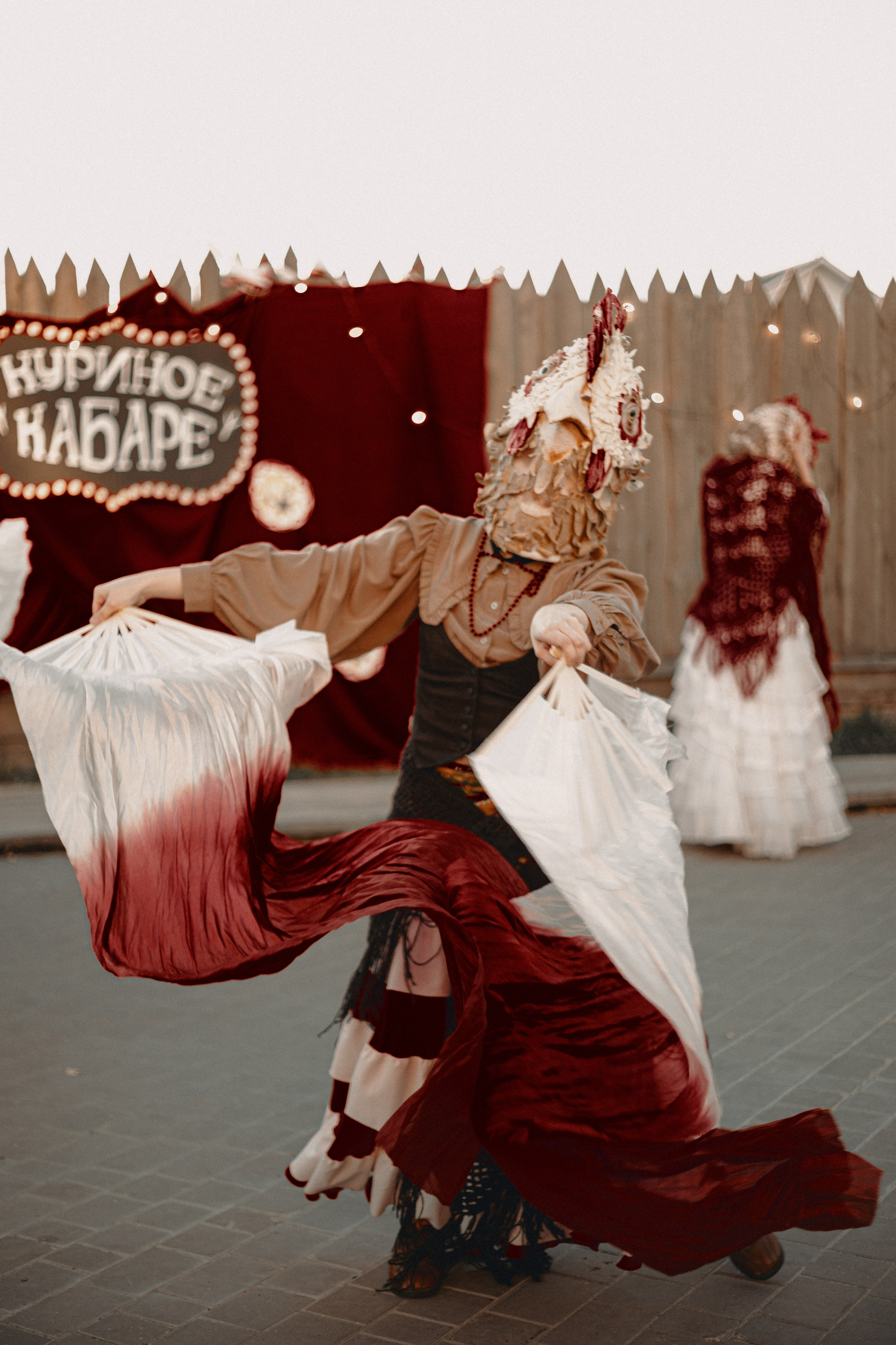 Спектакль «Куриное кабаре» от Свободного молодежного театра | Тобольск. Арт-фотограф Крис Л. в Тобольске: портрет, семейные, свадьбы