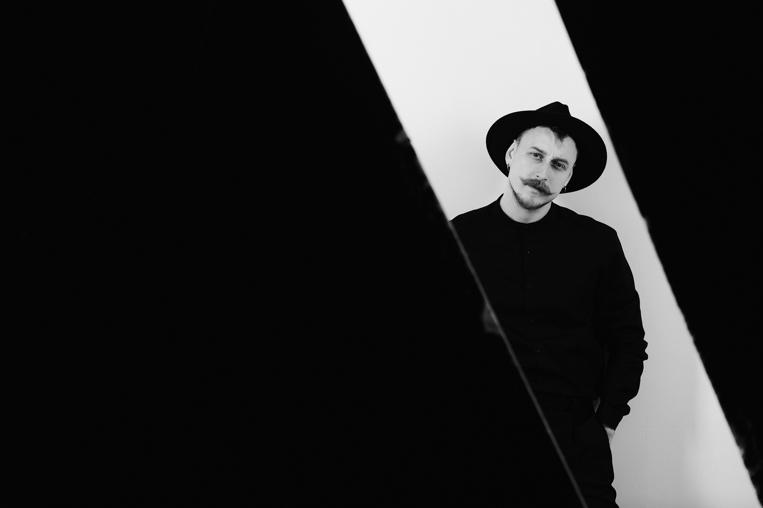 Креативная мужская фотосессия. Профессиональный фотограф в Новосибирске