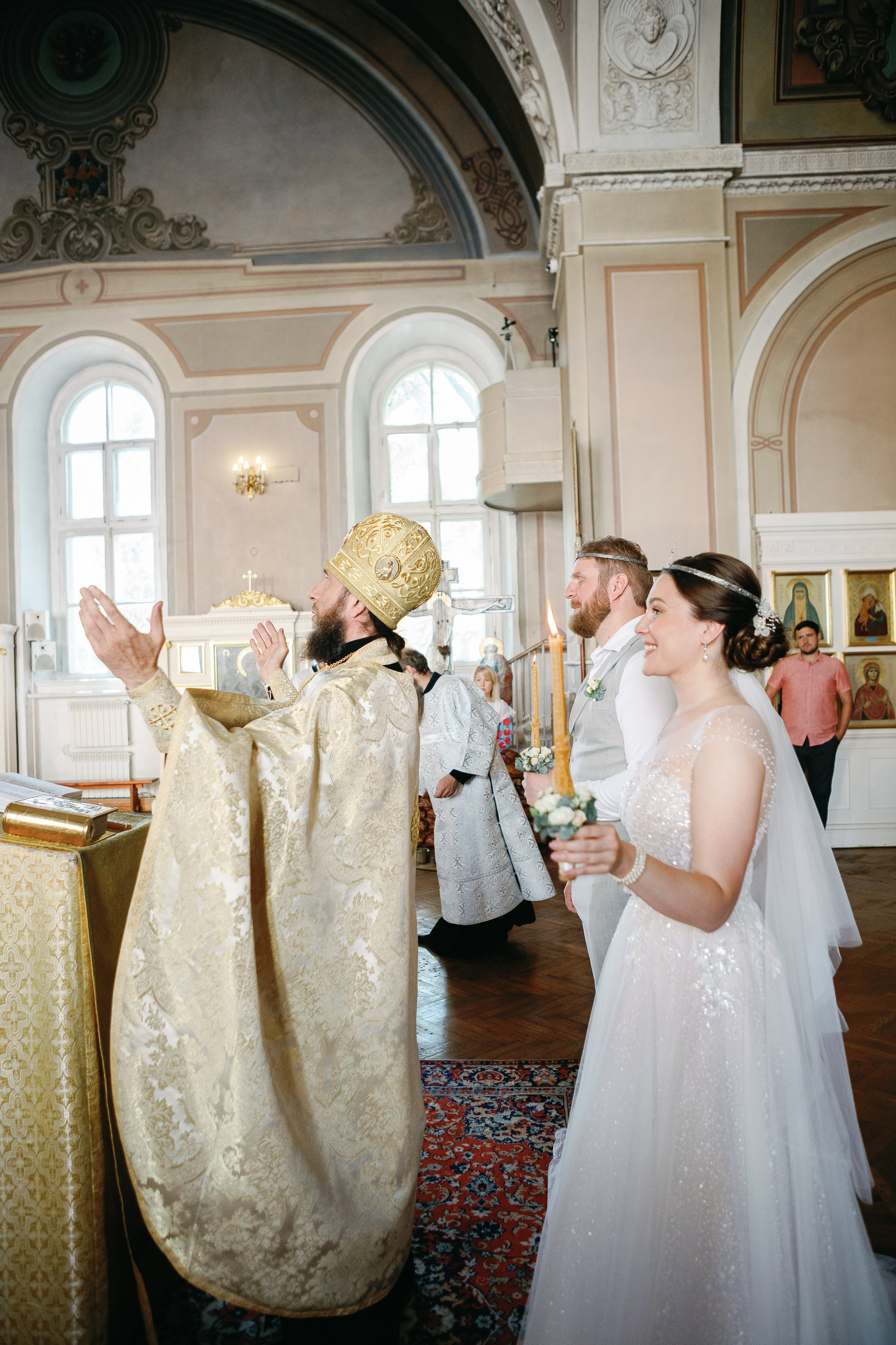 Татьянинский храм при МГУ. Вид внутри. Венчание.