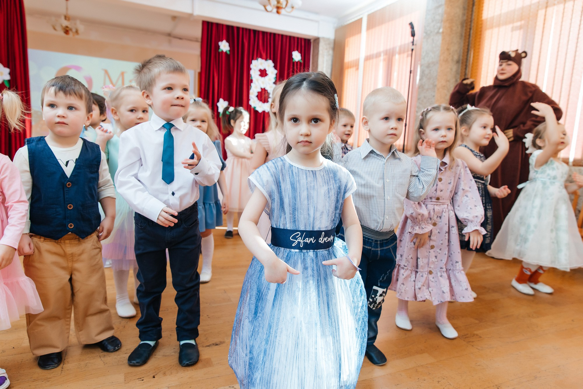 Детский сад № 93 — Утренник (07.03.2023). Свадебный и семейный фотограф Крамар Наталья