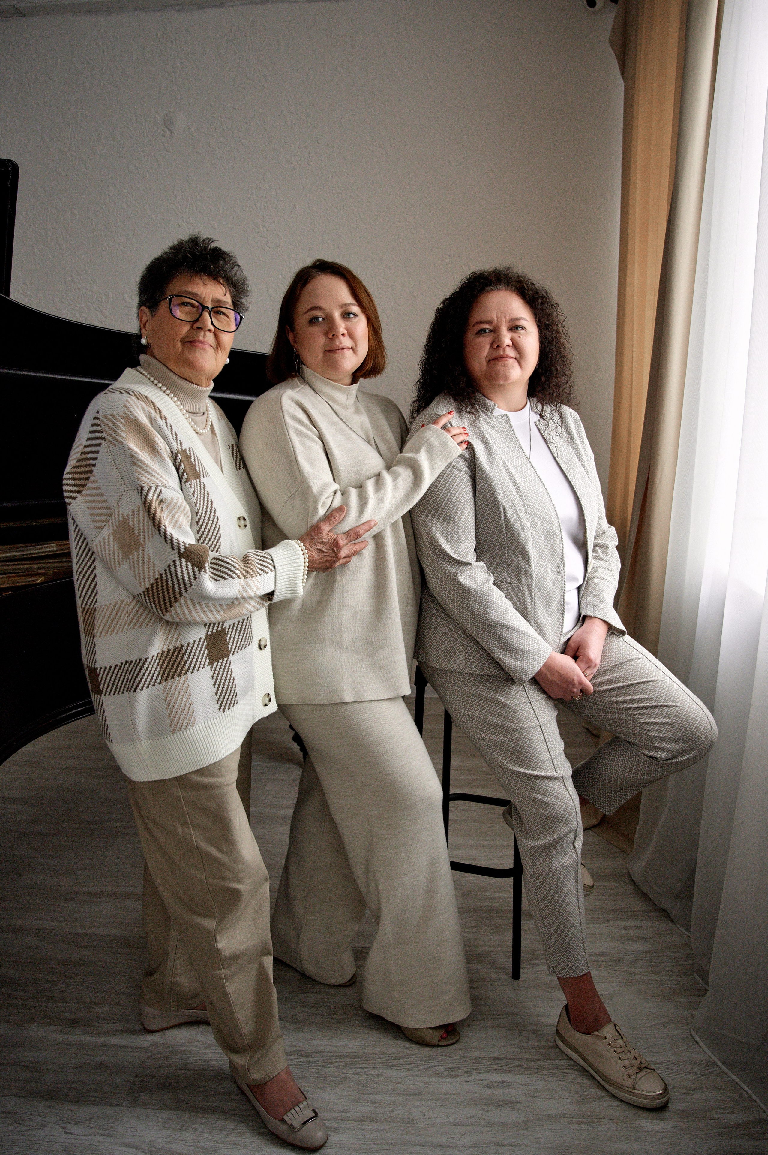 Семейная фотосессия для Лилии — тёплая съёмка в студии | Иван Третьяков, фотограф Новокузнецк