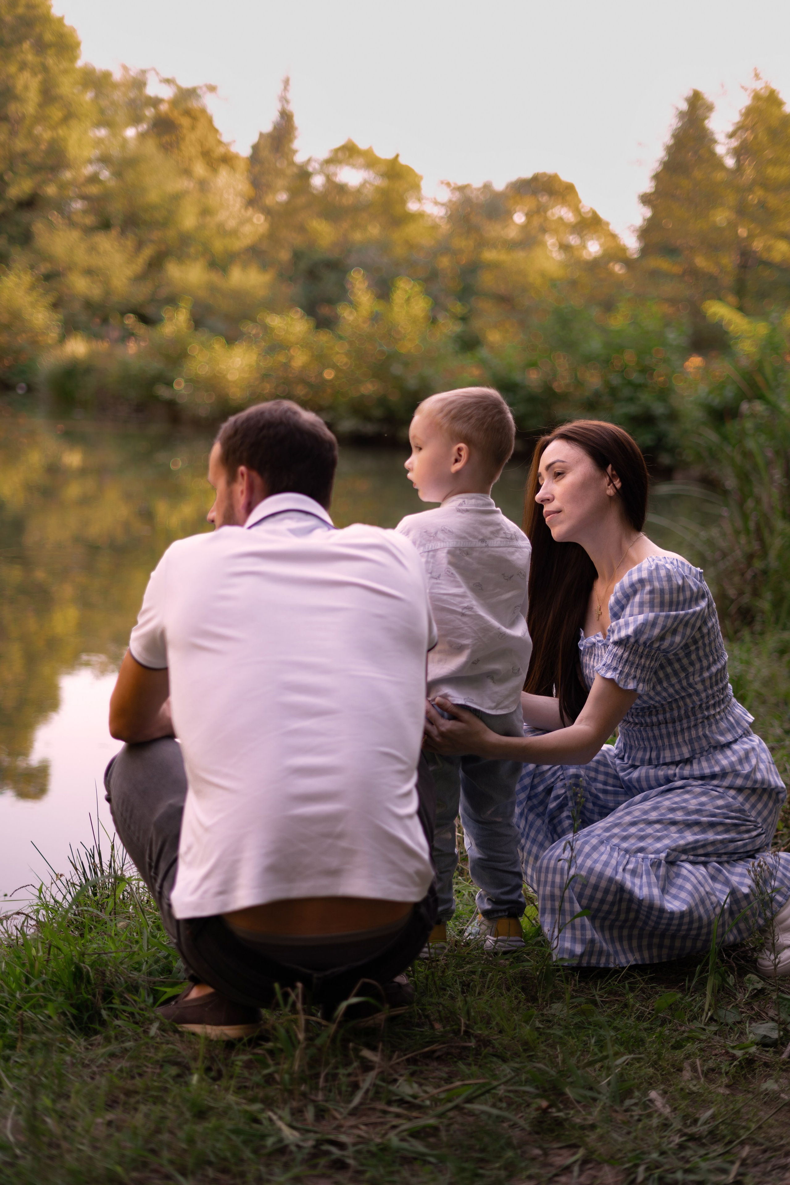 Семейная фотосессия в лесу у озера. Профессиональный Фотограф в Сочи Марина Ситкина