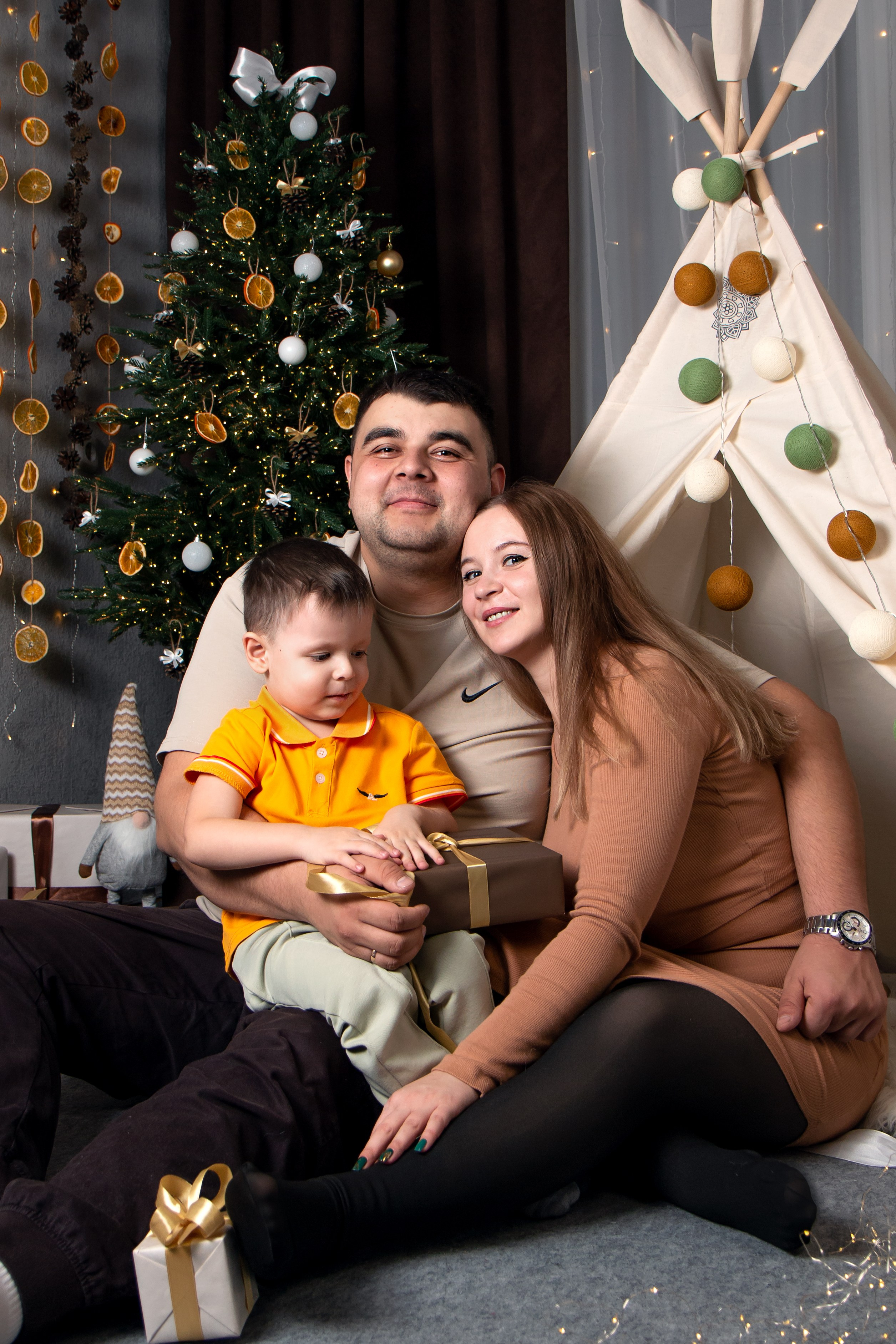 Семейная новогодняя фотосессия в Шелехове. Фотограф в Шелехове, лучшие выпускные альбомы в Шелехове