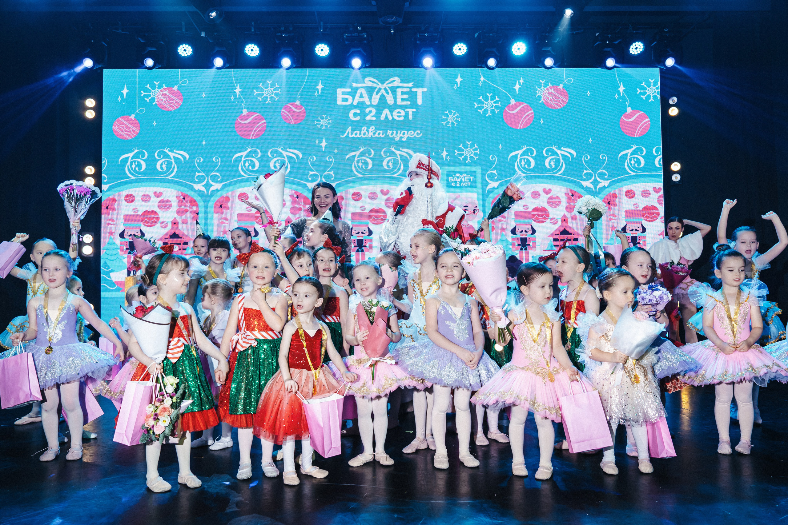 БАЛЕТ С ДВУХ ЛЕТ / 22.12.24 новогоднее выступление деток. Репортажный фотограф в Санкт-Петербурге Никита Лу