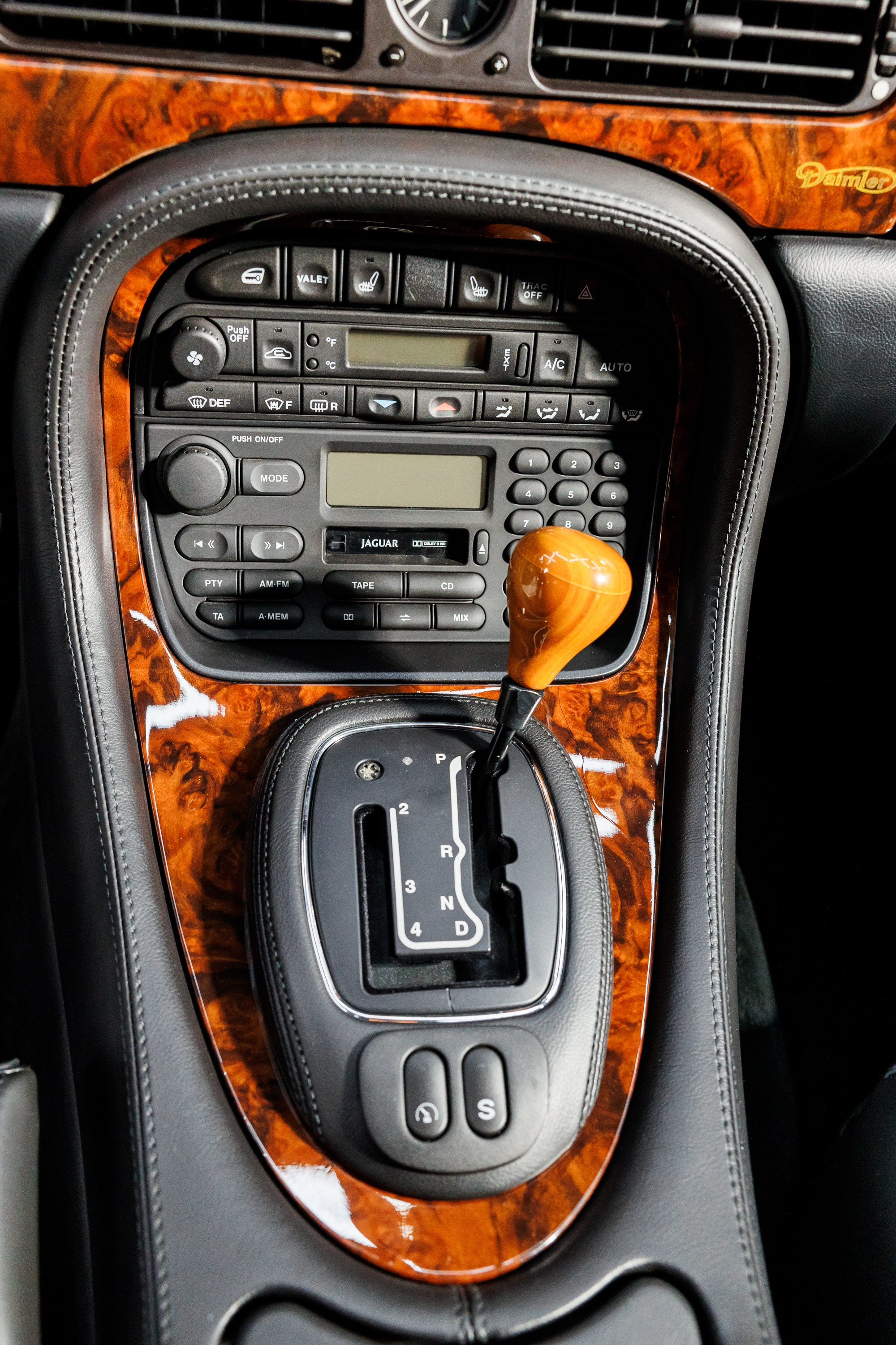 Автомобильная фотосъёмка Daimler Xj8. Фотограф Сергей Лукьянов @xapeton_photo Москва