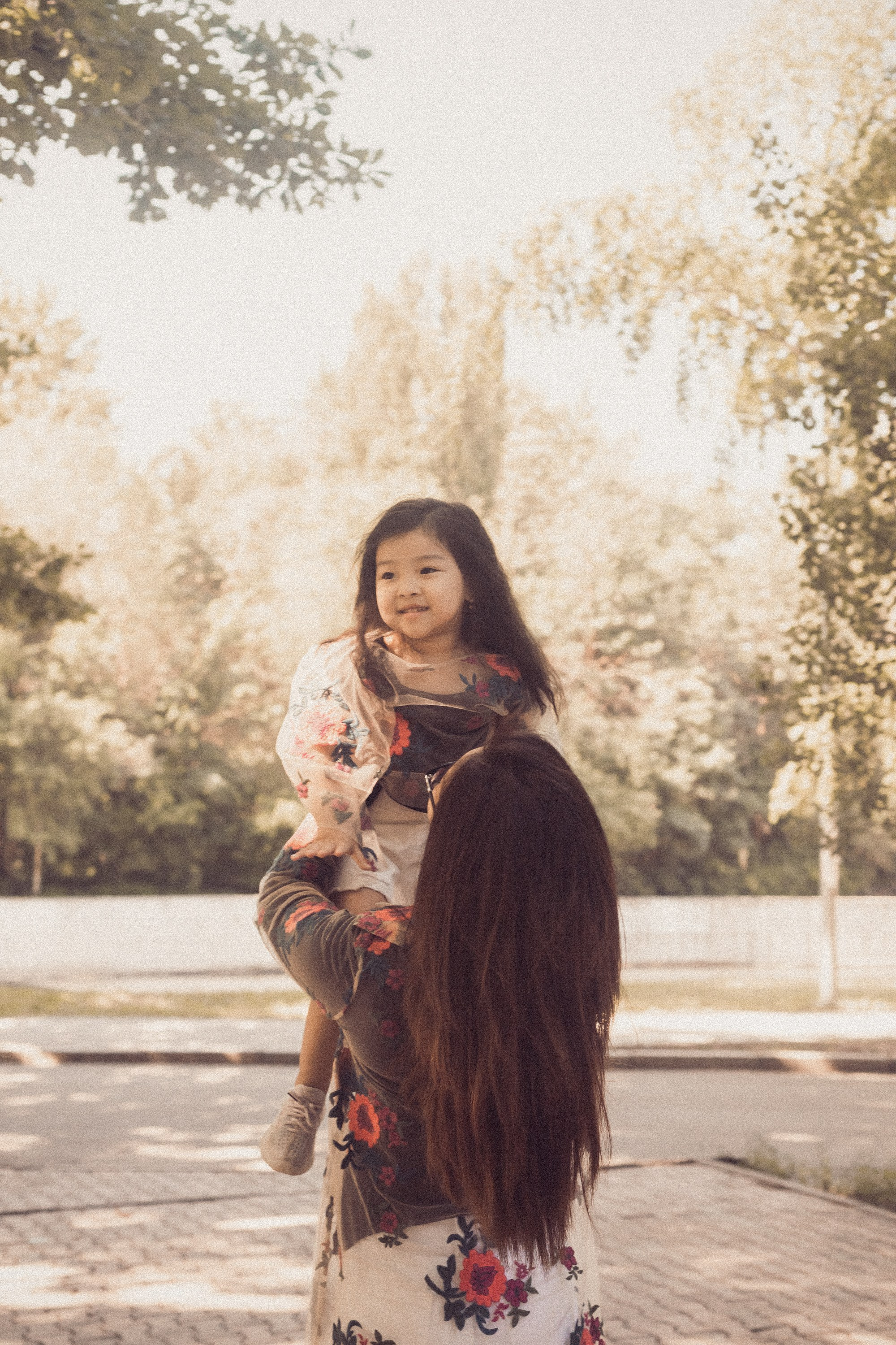 Летняя прогулка мамы и дочери. Фотограф Наталья Гончарова. Снимаю живые портреты в Алматы