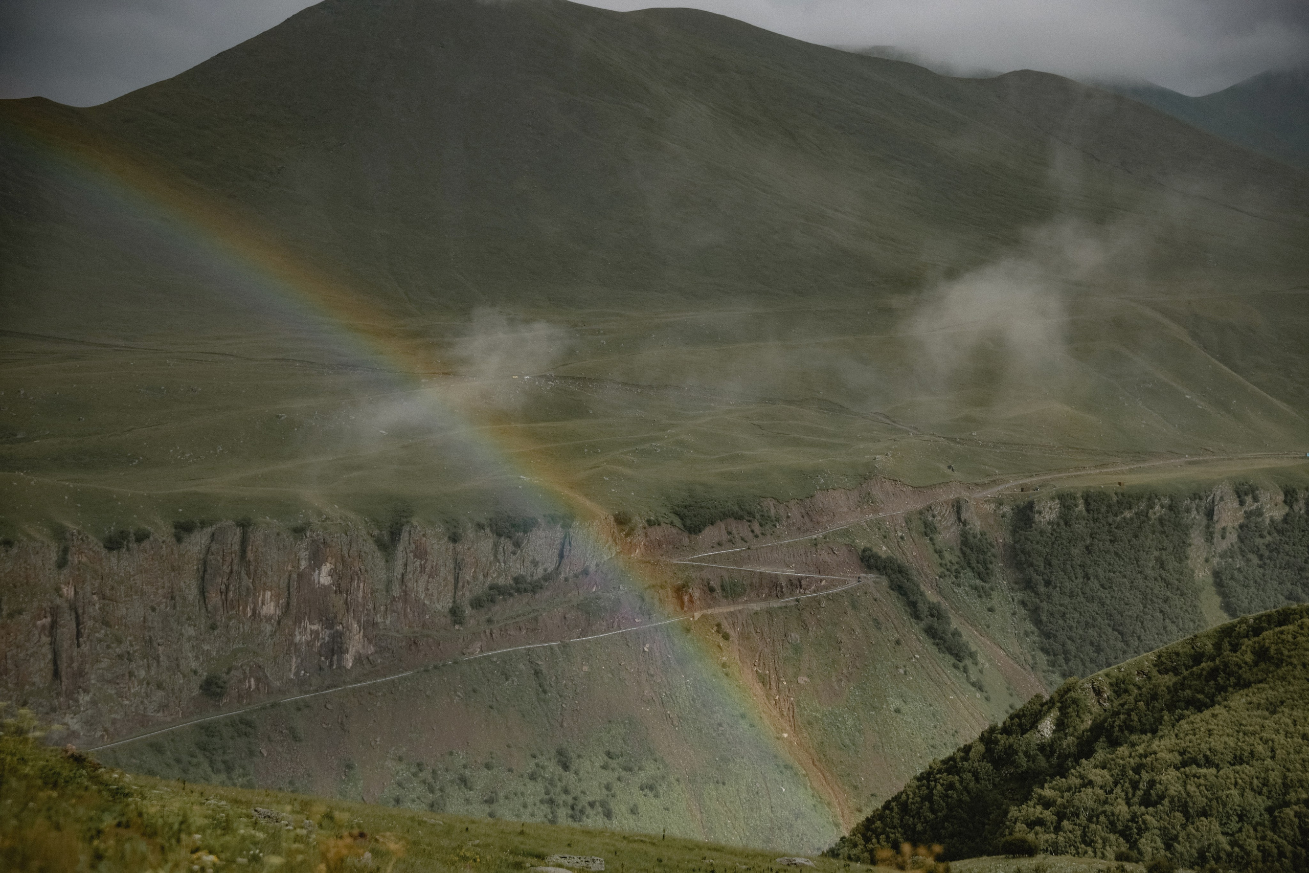 Утро невесты в глэмпинге свадебная фотосессия на Джилы-Су Приэльбрусье. Свадебный, репортажный и портретный фотограф Сочи, Краснодар. Александра Зайцева