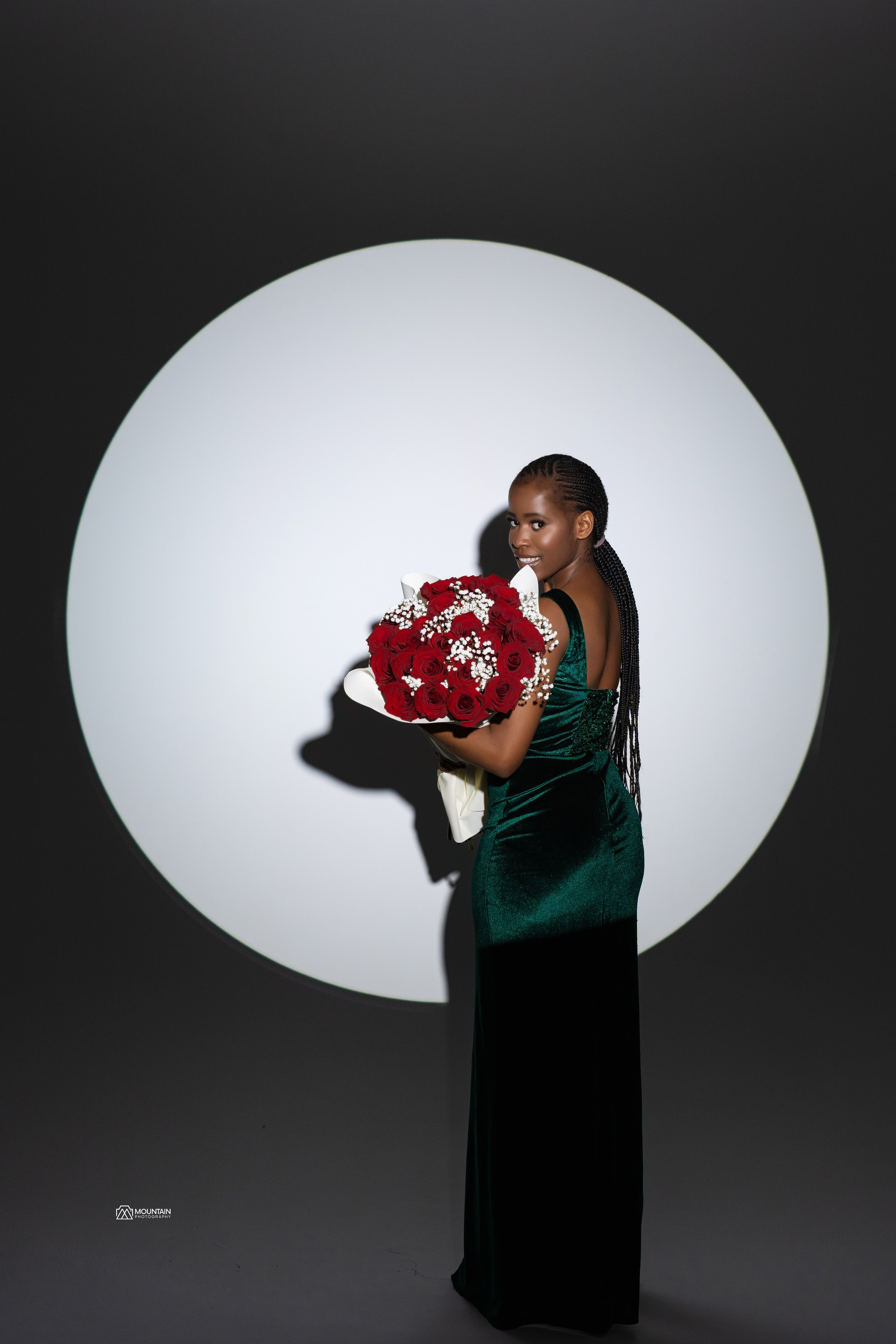 Studio Photoshoot. Я занимаюсь событийной, свадебной, товарной, студийной… фотографией