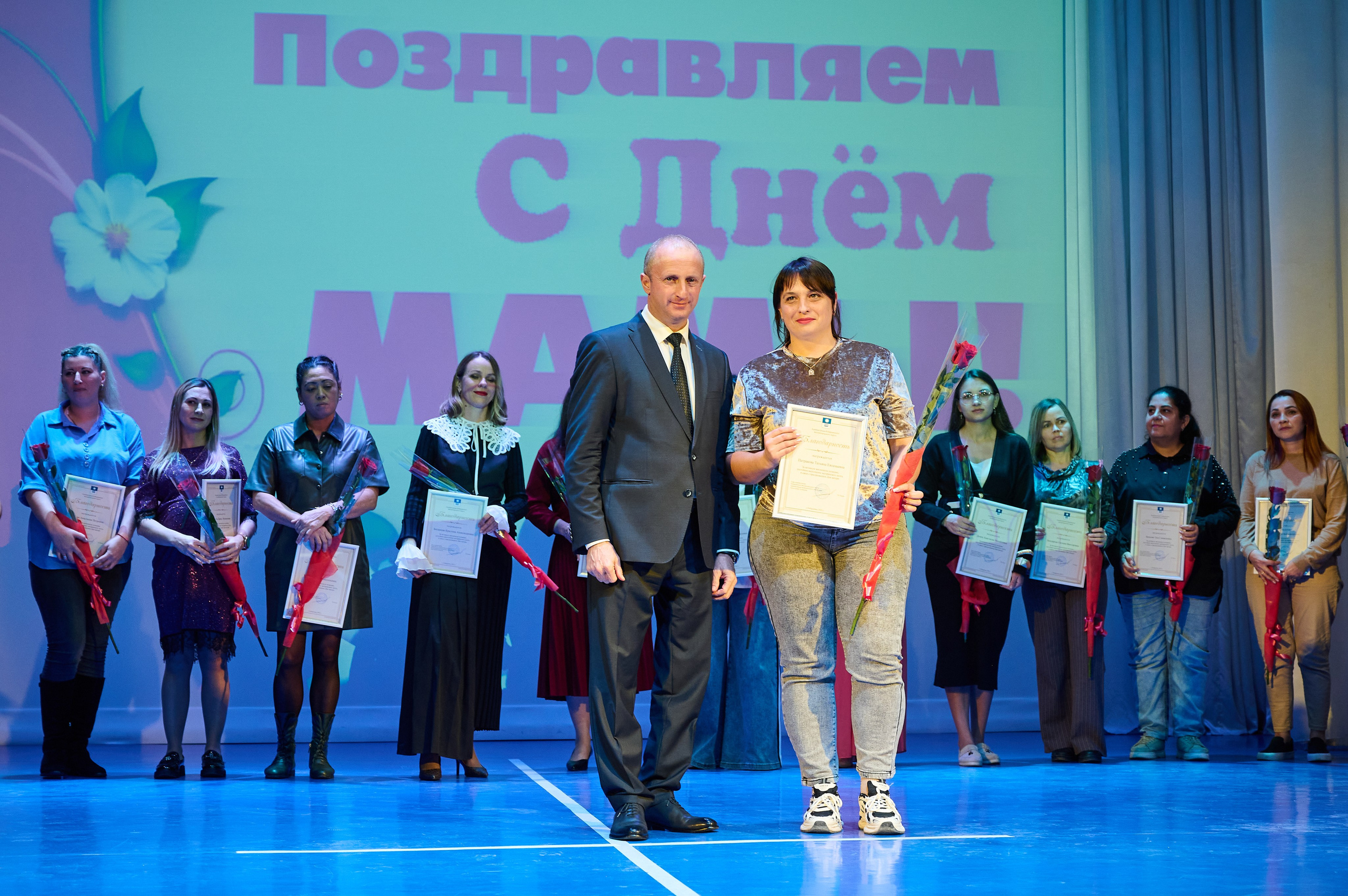 День матери Марьина Роща. Жизнь курорта Кабардинка в фотографиях