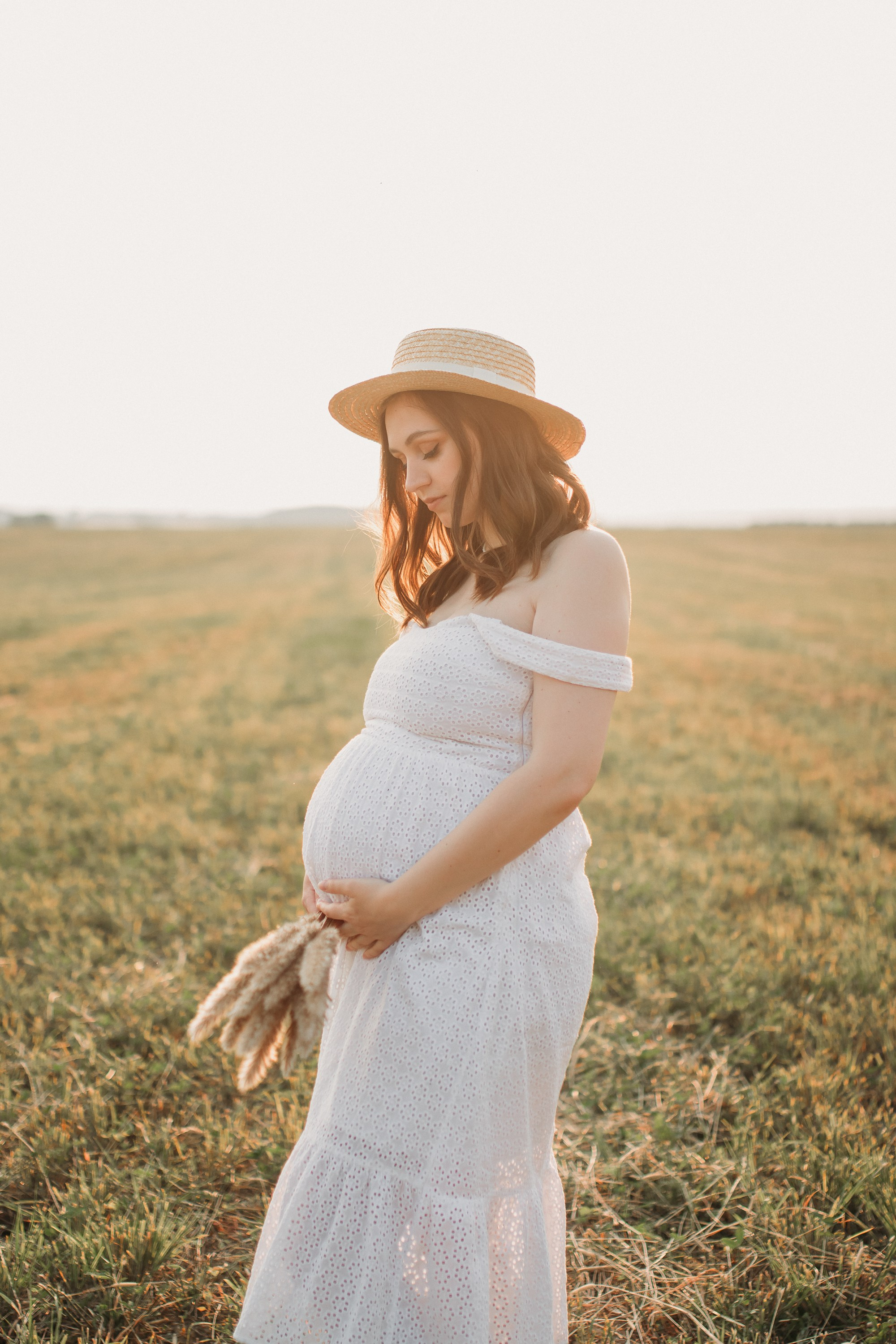 Фотосессия беременности в поле на закате. Семейный фотограф Екатеринбург Черепанова Олеся