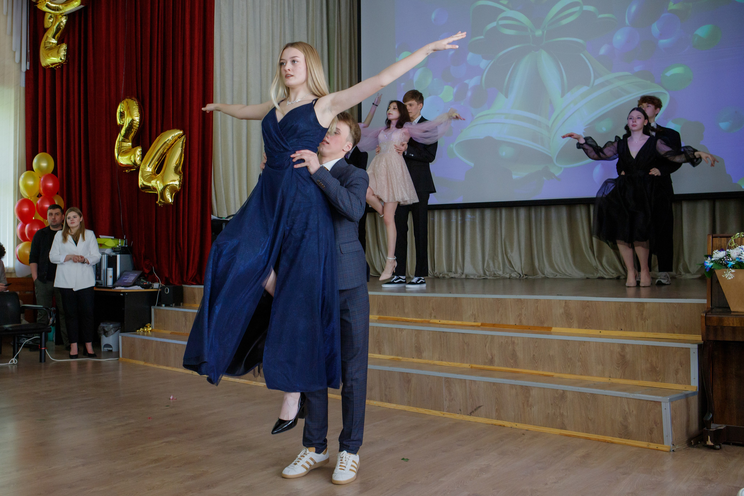 11 класс / Последний звонок / Гимназия № 1558 / г. Москва. Детский и семейный фотограф Мария Киселёва. Москва