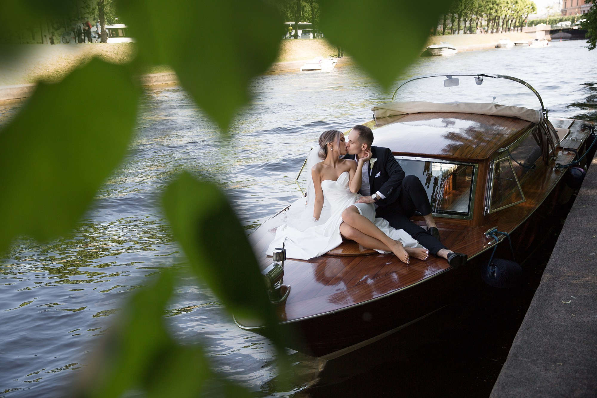 Свадьба на катере. Свадебный фотограф в Санкт-Петербурге Наталья Вендт