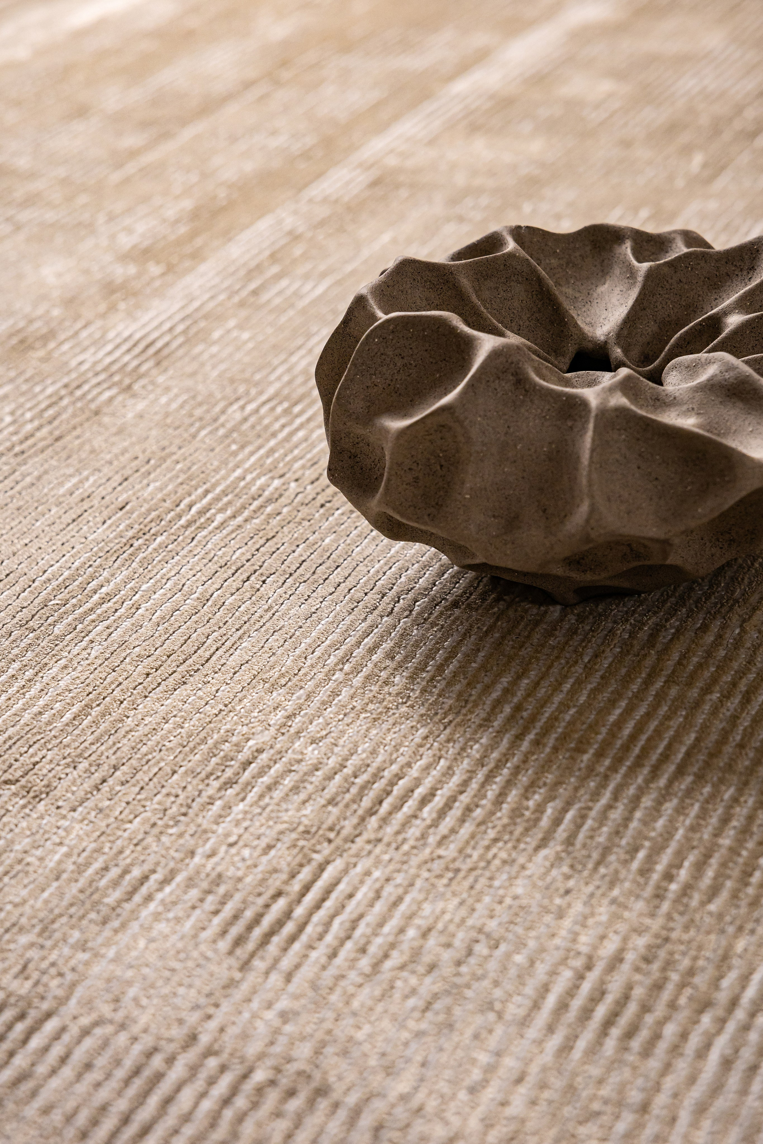 Ковры Decaro Rugs. L. Deco интерьерный салон. Краски/обои/лепной декор