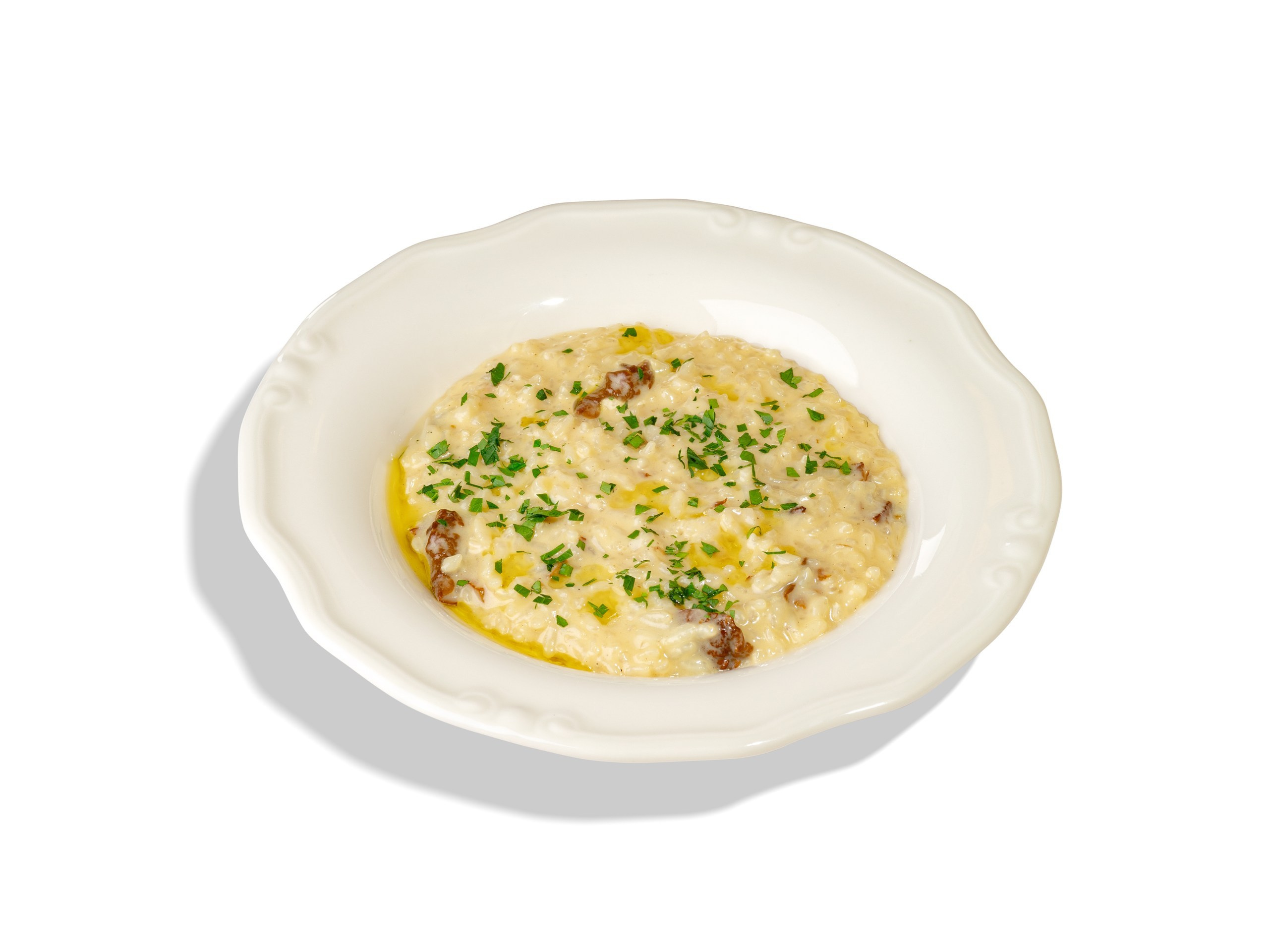 РИЗОТТО С БЕЛЫМИ ГРИБАМИ 750₽. Рис арборио томленый в сливках и курином бульоне, с добавлением белых грибов, тертого сыра пармезан и свежих листьев петрушки.