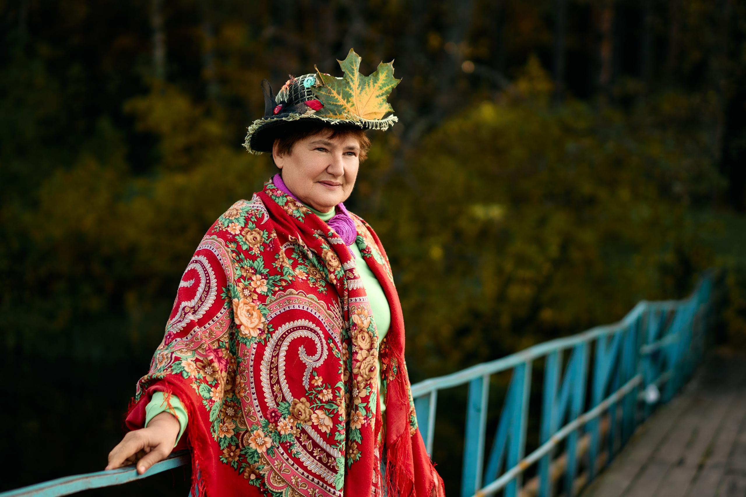 Фотосессия «Осенний вернисаж» для участников любительского объединения людей старшего поколения " Общение 55+». Фотограф Виталий Сид: профессиональная фотосъемка, обучение и новости индустрии