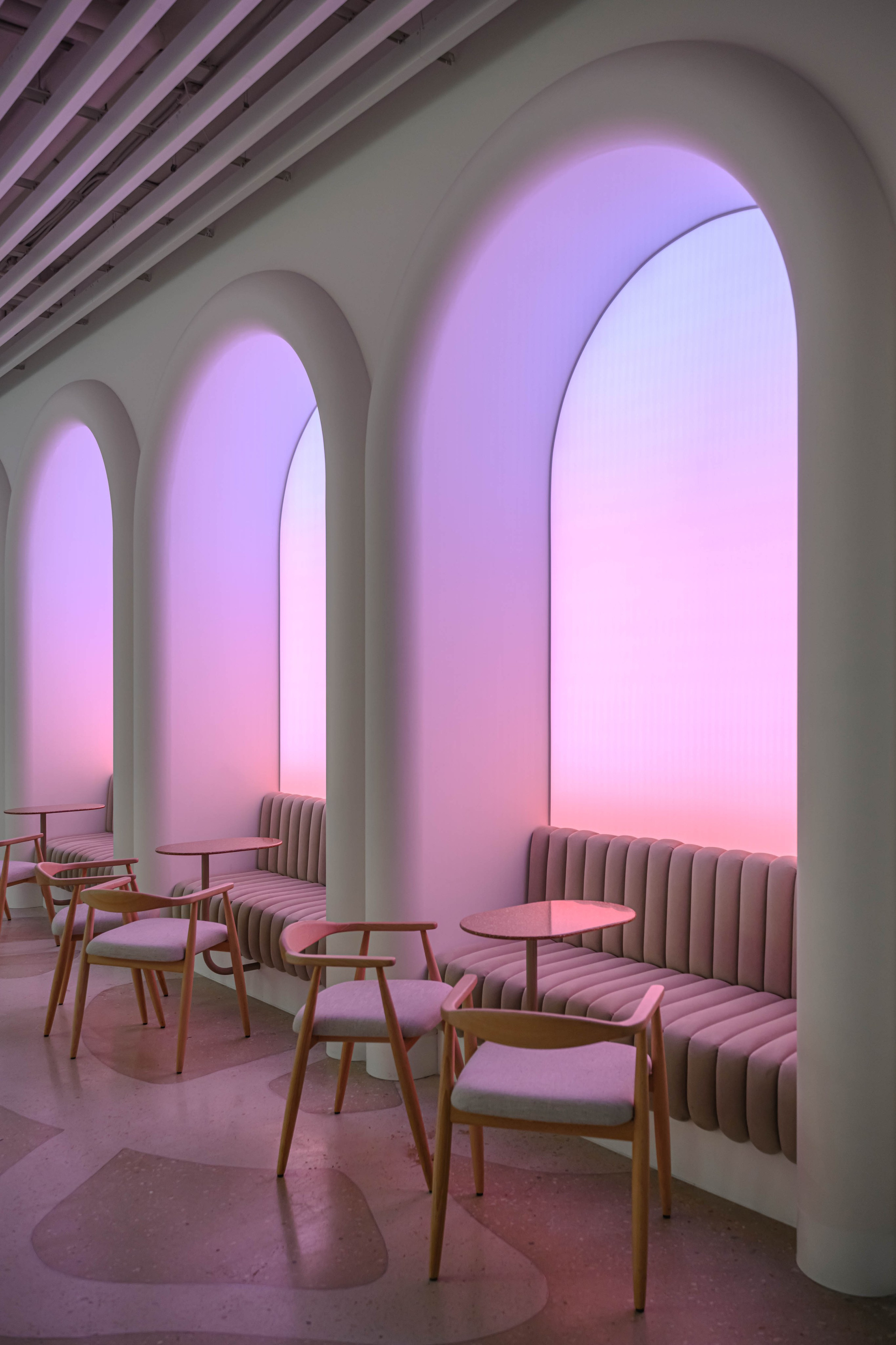 Фотосъемка мебели кофейни в холле аппартаментов Well. Интерьерный и репортажный фотограф в Санкт-Петербурге