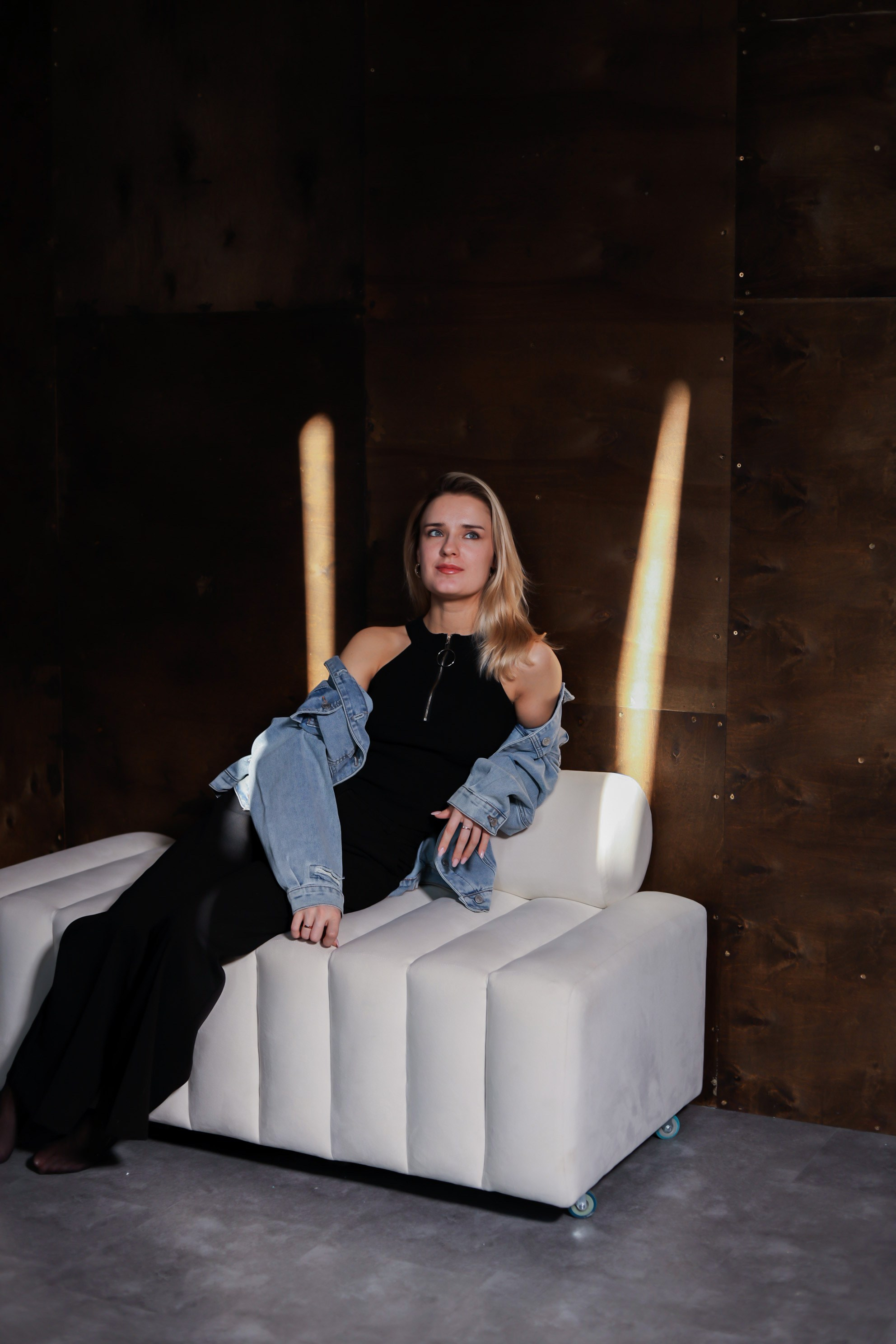 Фотосессия в студии Валерия. Женский фотограф в Орске Новотроицке Динара Долганова