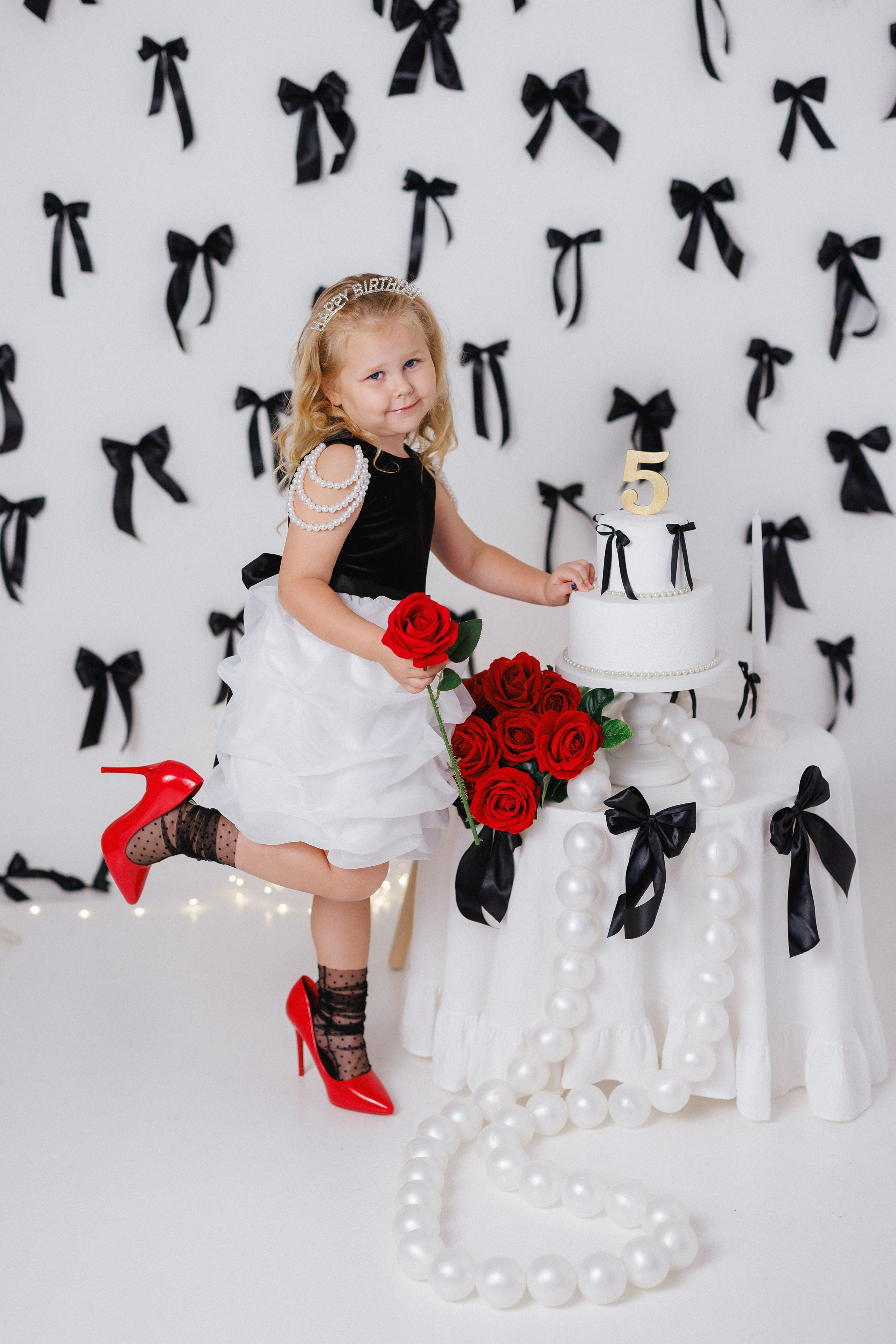 Детская фотосессия к Дню рождения для девочек, фотостудия «Антураж». Семейный и детский фотограф в Краснодаре Анна Трашкова