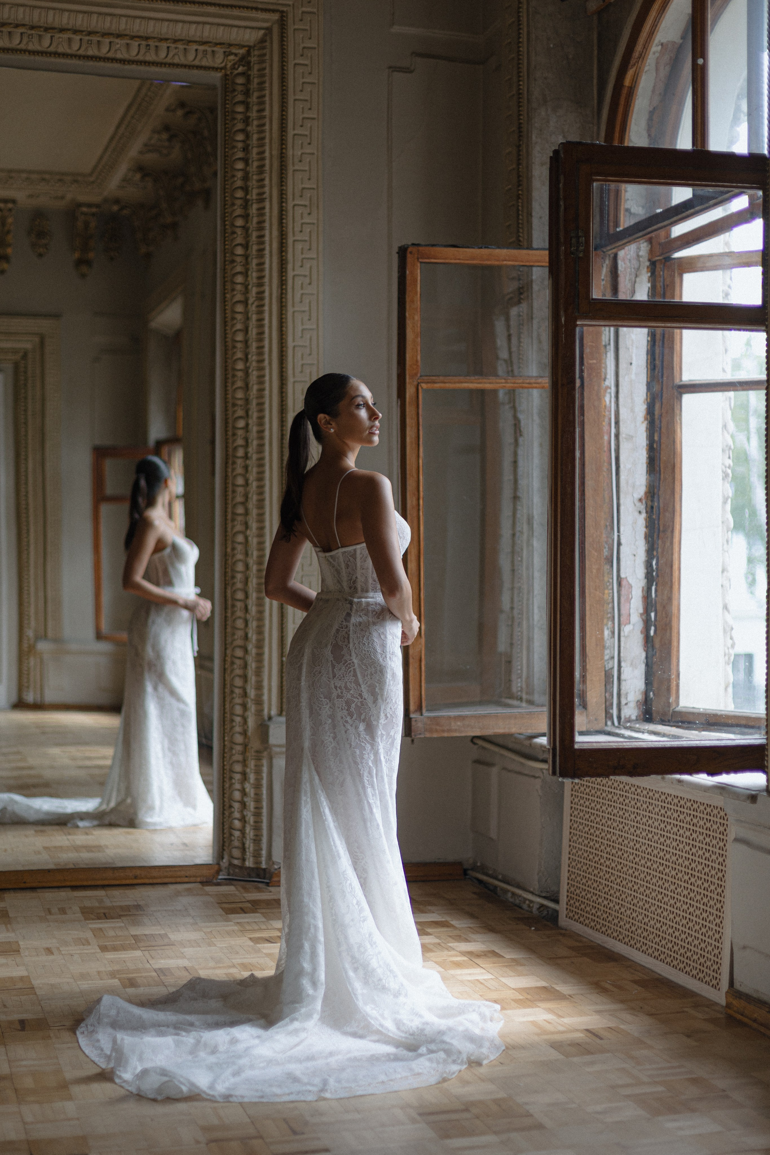 Свадебный банкет в Москве. Свадебная площадка Москва. Фотограф Москва. Свадебный фотограф, свадебная фотосессия. Фотосессия с автомобилем. Ретро автомобиль на свадьбу. Свадебная фотосессия с машиной Москва. Автомобиль в аренду на свадьбу.