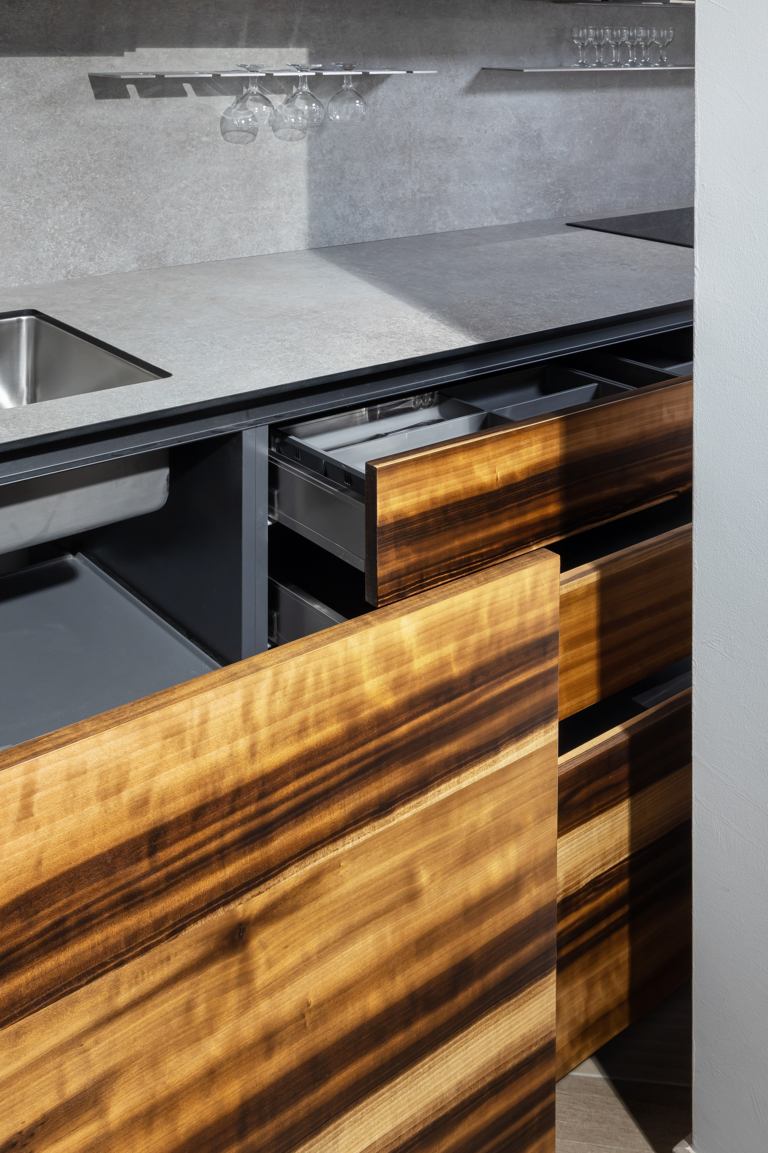 Кухня из натурального шпона. Мебель на заказ