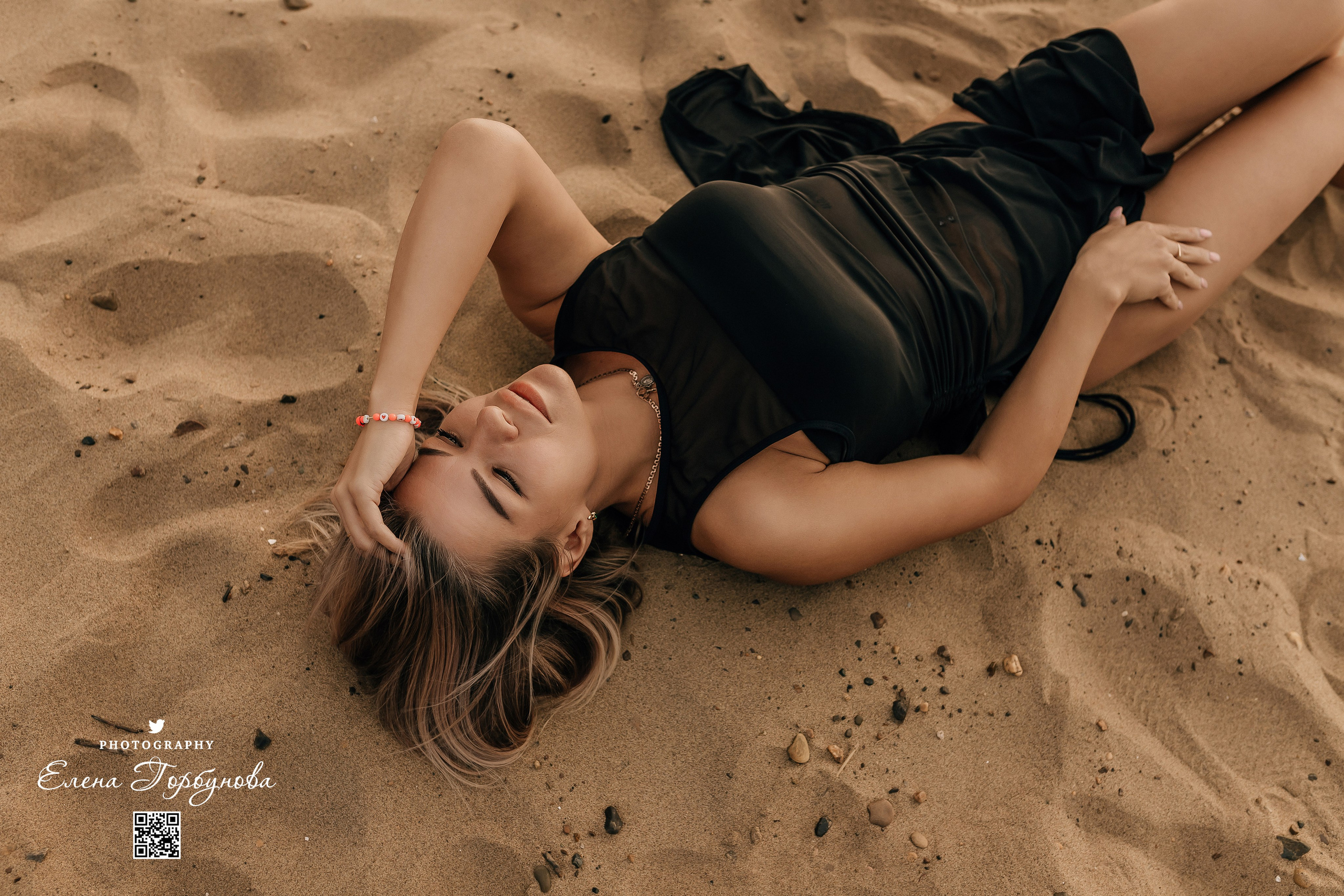 Черная серия с тканью. Набережная. Александра и Таисия. Июль 2025 г. Фотограф Пермь. Свадьбы. Семья и дети, школа, д. сад. Фотокниги