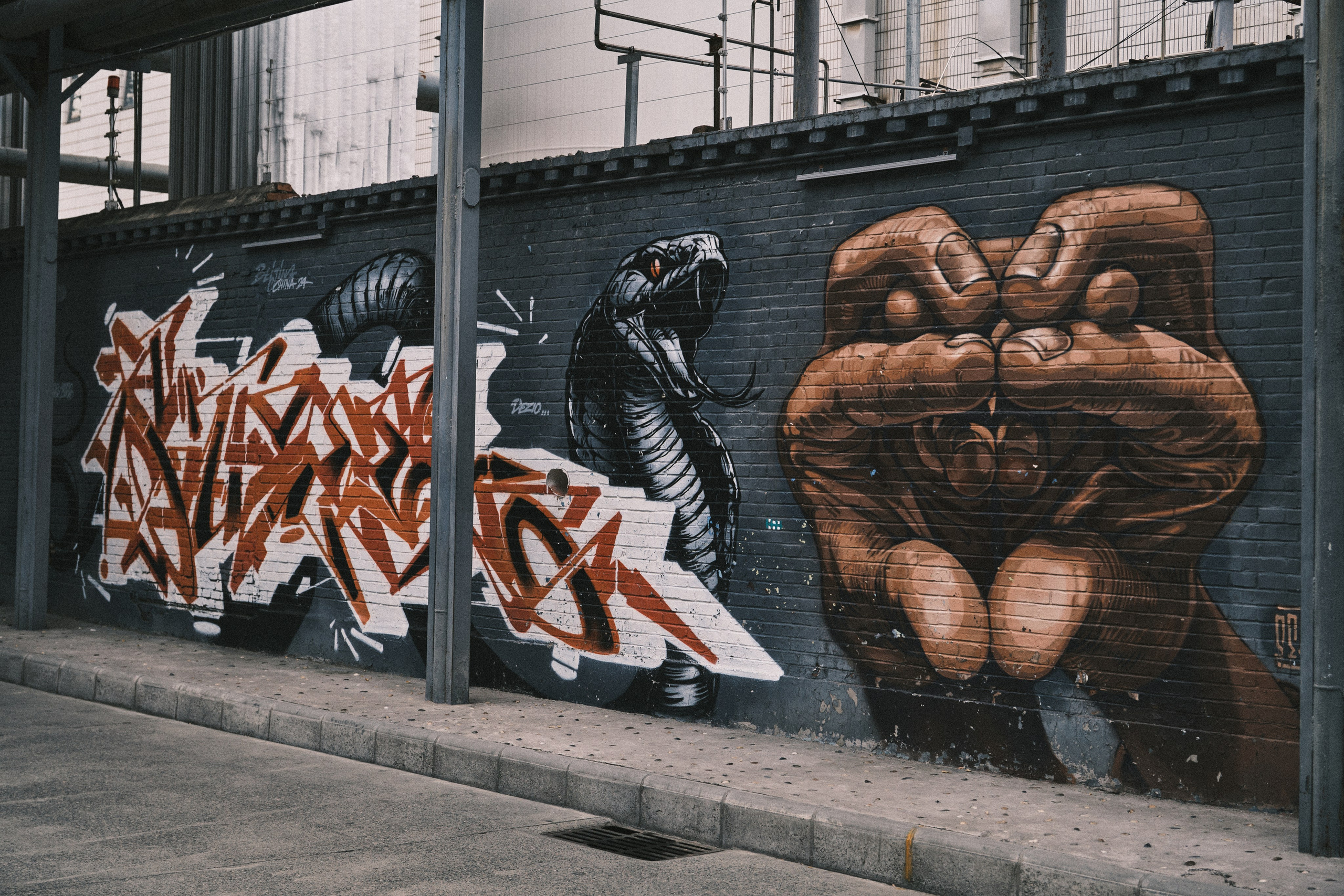 798 Art Zone, (798艺术区) — арт-зона в северо-восточной части Пекина.