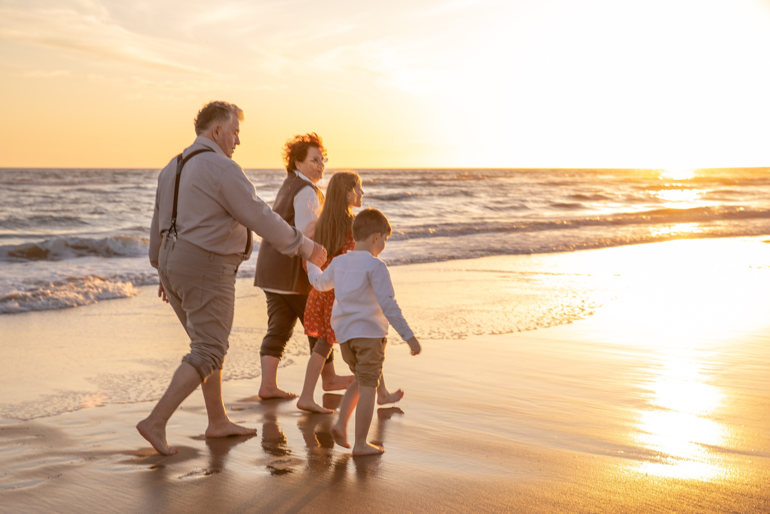 Three Generations by the Ocean. Professional Photographer in Portugal. Oksana Lomnova