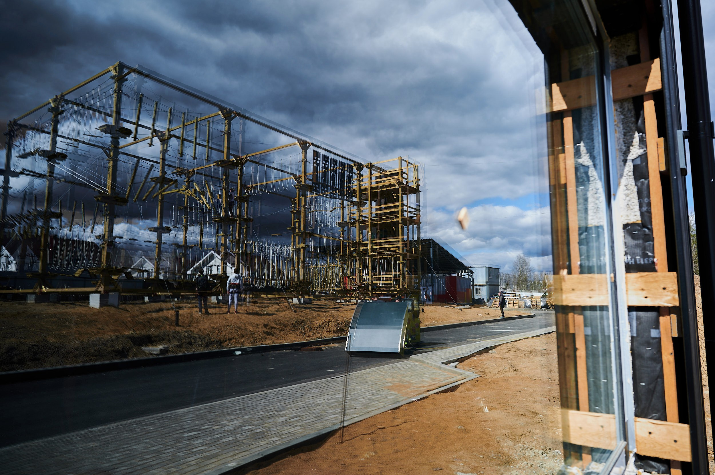 Строительсво Hugge Life Country Club