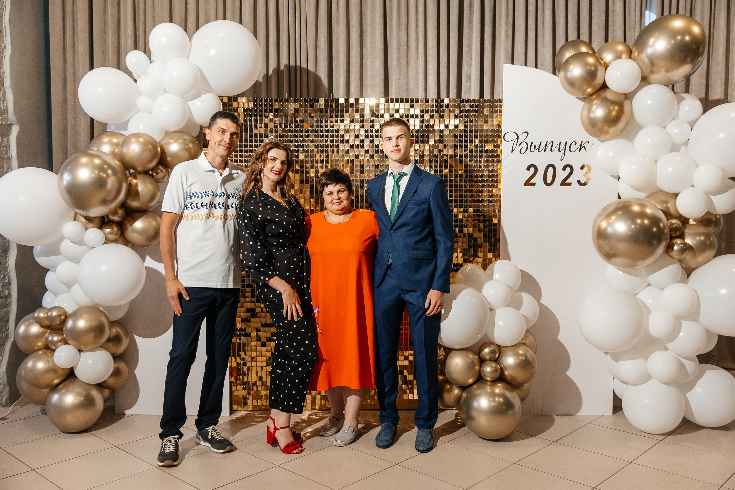 2023-06-23 Выпускной МБОУ СОШ № 10. Фотограф в Красноярске