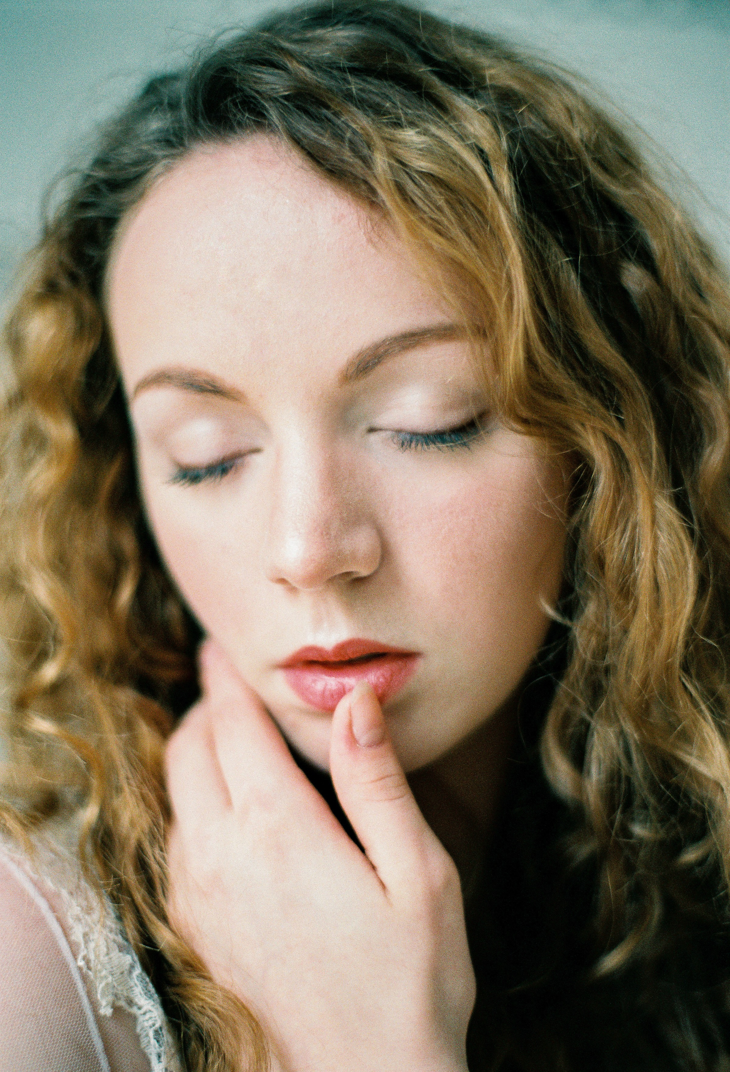 Свадебное утро невесты на плёнку в студии Royal, Москва