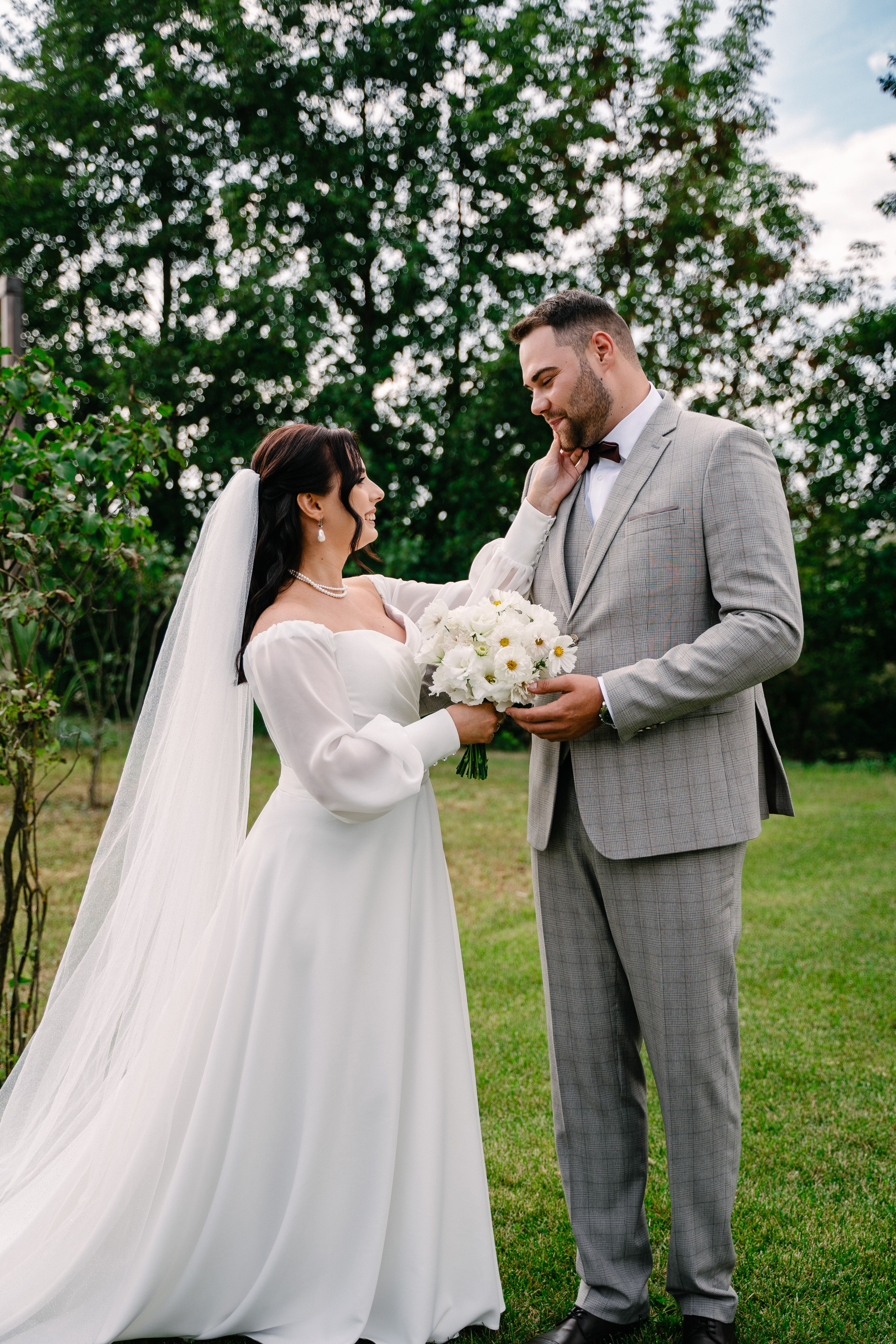 проявление нежности и любви невесты и жениха